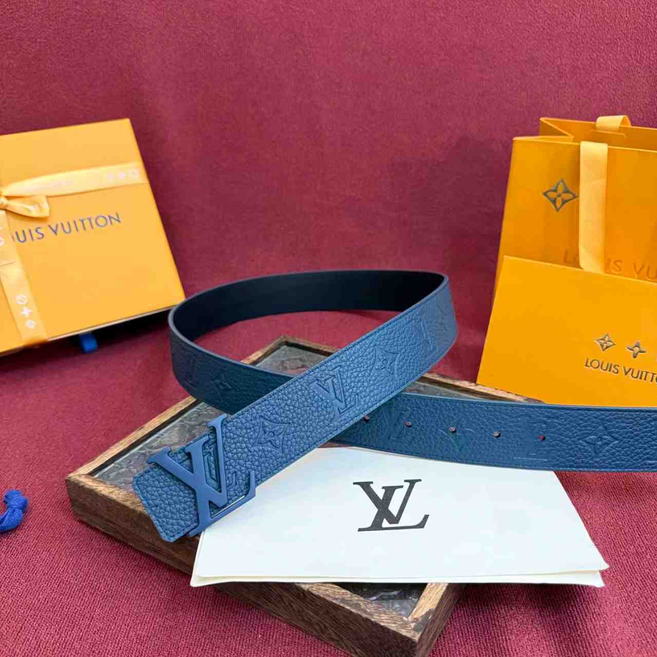 Louis Vuitton LV Taurillon 40mm Reversible Belt M8663Q - FashionPlug