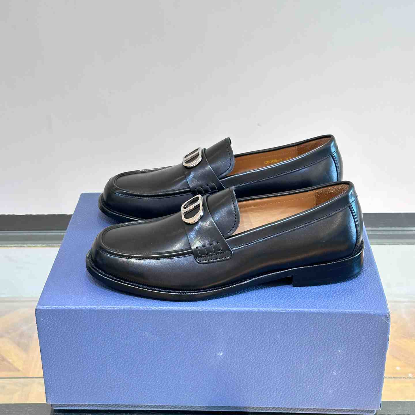 Dior Archie Loafer - FashionPlug