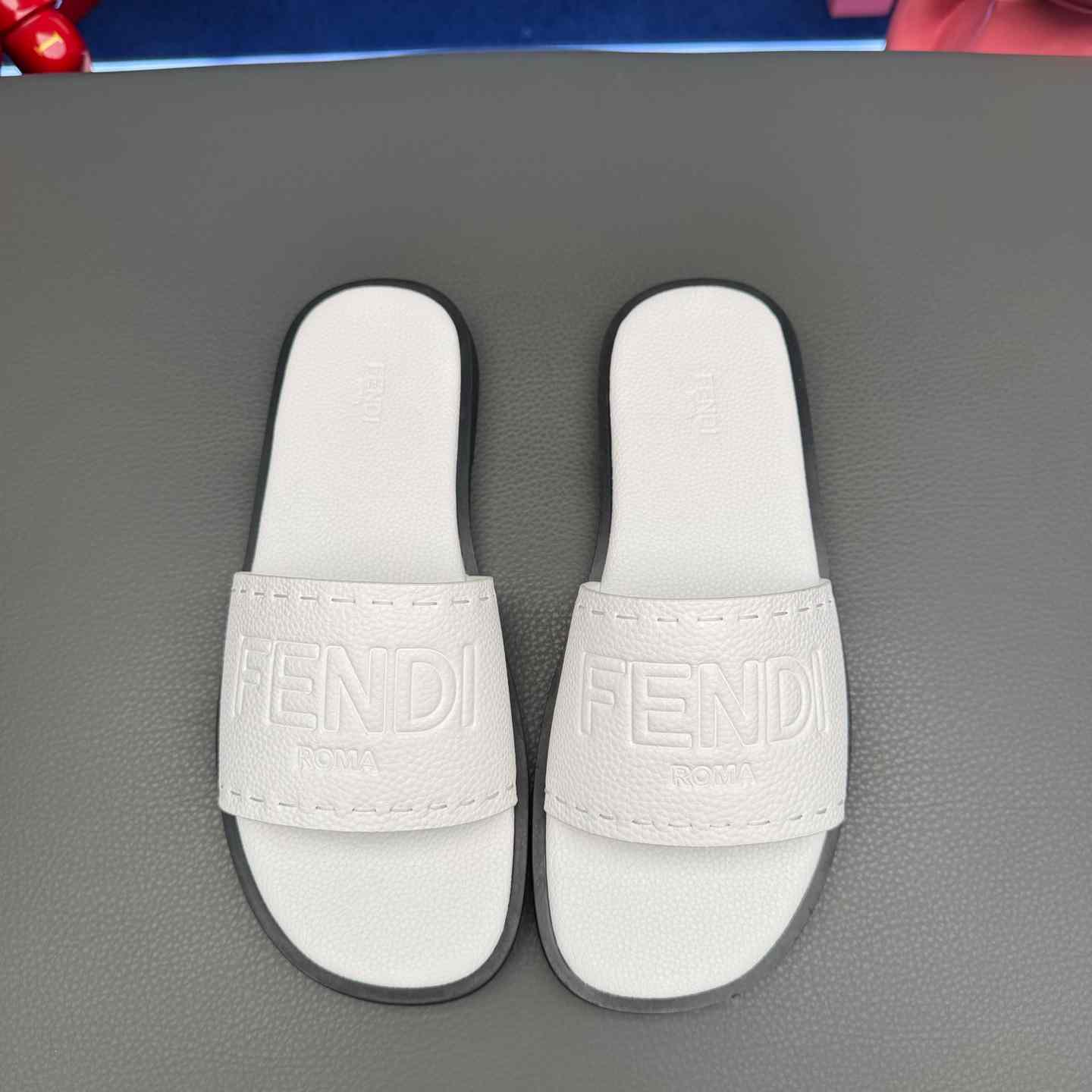 Fendi Roma Embossed-Logo Leather Sandals - FashionPlug