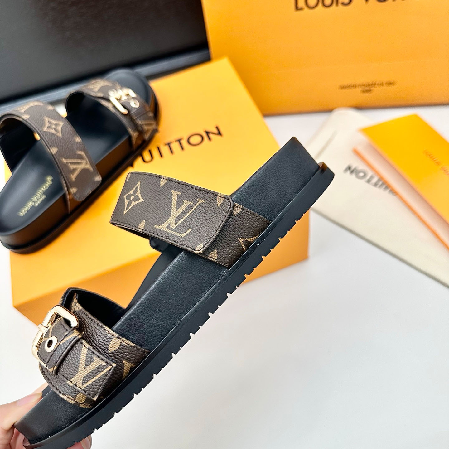Louis Vuitton Bom Dia Flat Comfort Mule 1AAW8N - FashionPlug