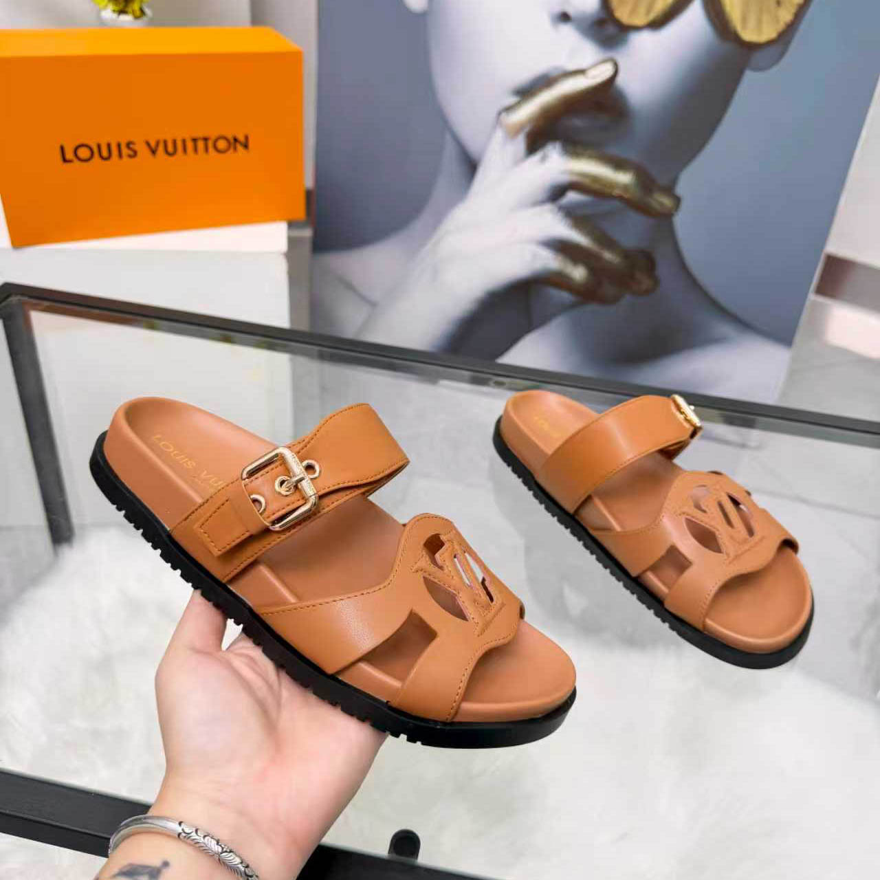 Louis Vuitton LV Isola Comfort Mule 1AJOPR - FashionPlug