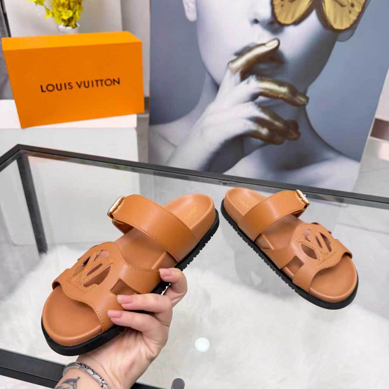 Louis Vuitton LV Isola Comfort Mule 1AJOPR - FashionPlug