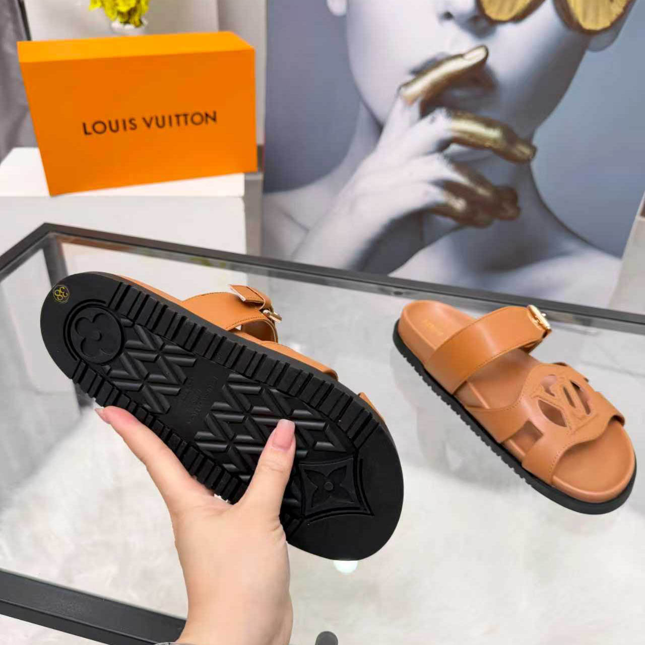 Louis Vuitton LV Isola Comfort Mule 1AJOPR - FashionPlug