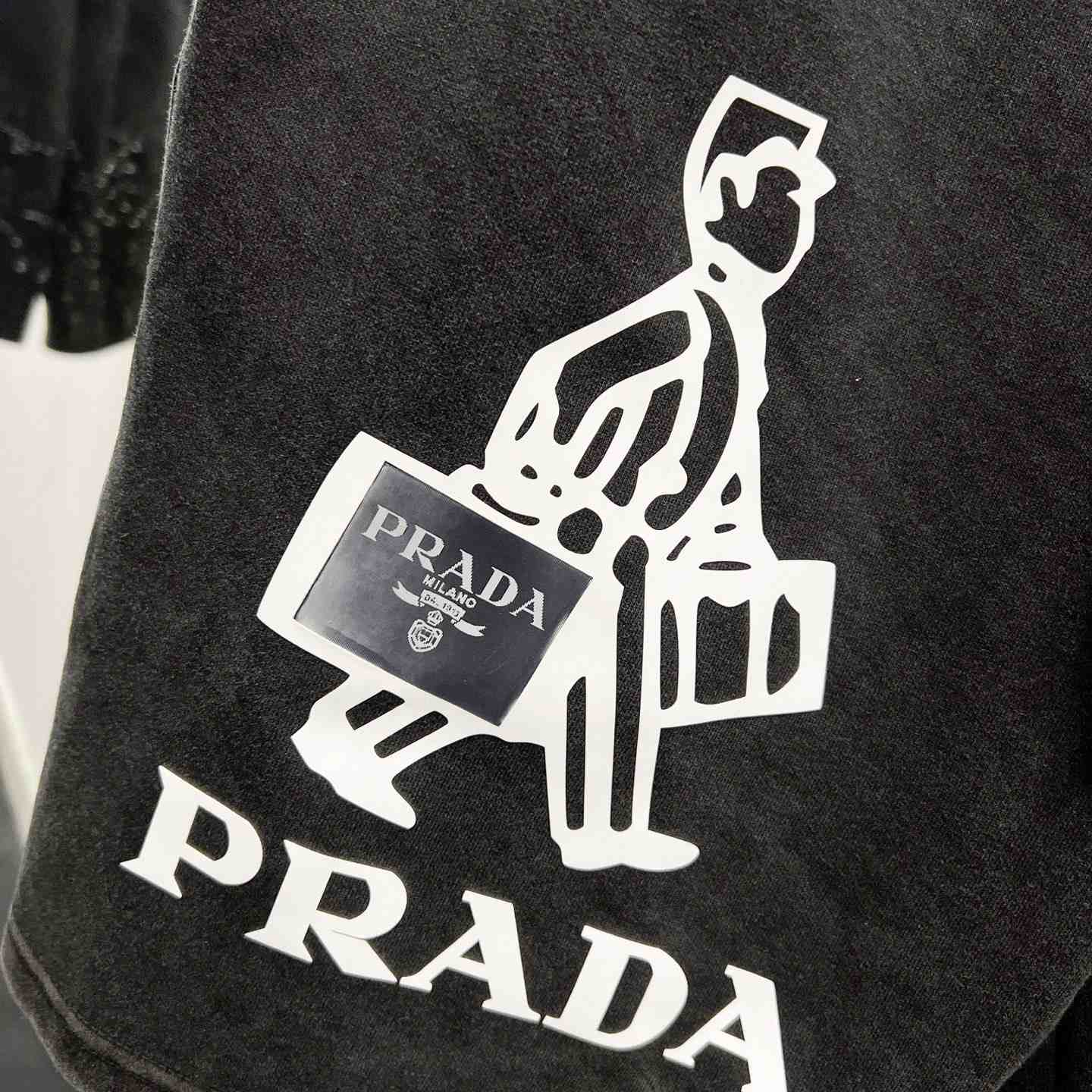 Prada Shorts    - FashionPlug