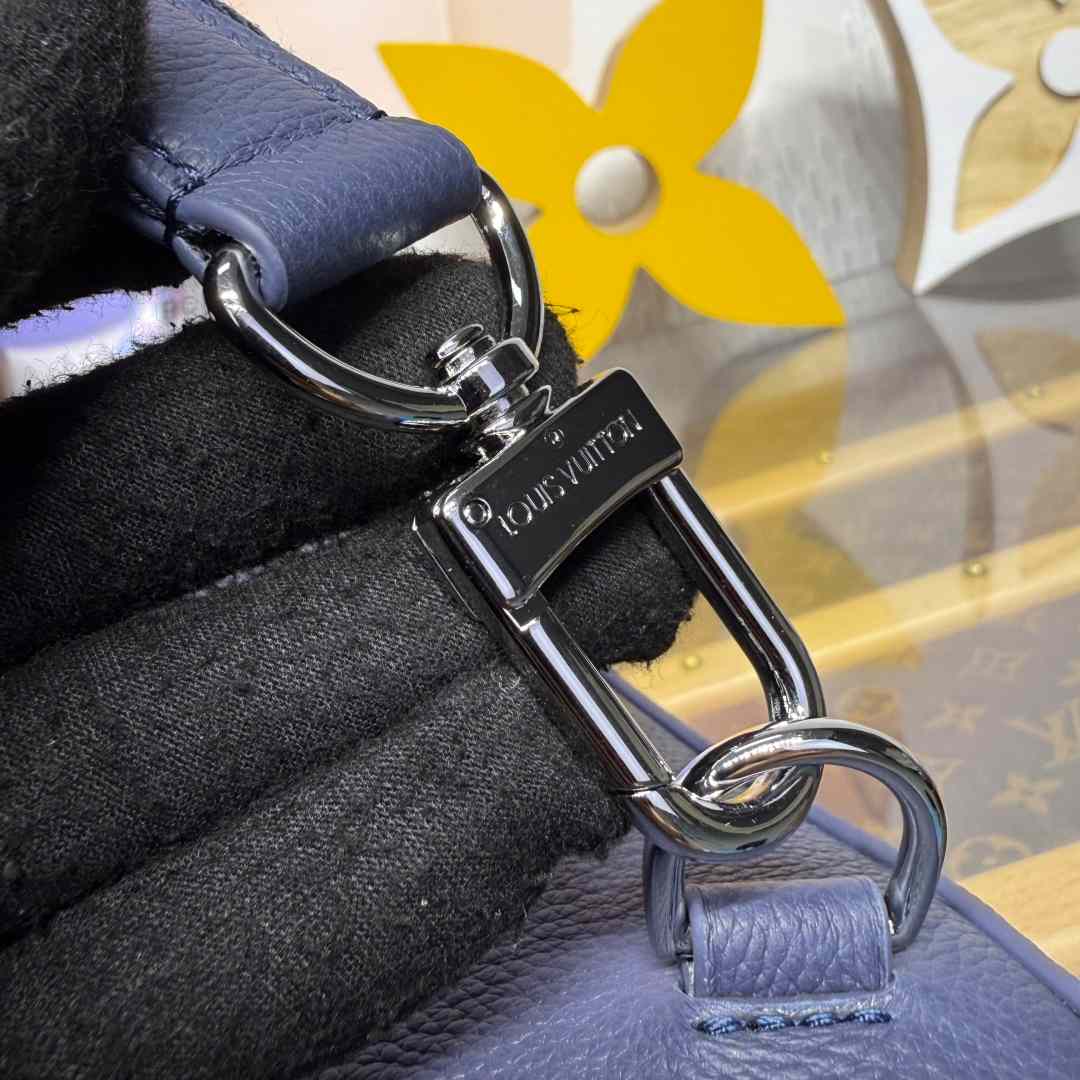 Louis Vuitton Avenue Slingbag PM   M15269 - FashionPlug
