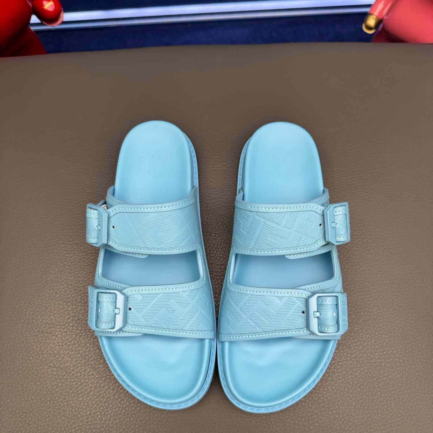 Fendi Feel Logo Sandals - FashionPlug