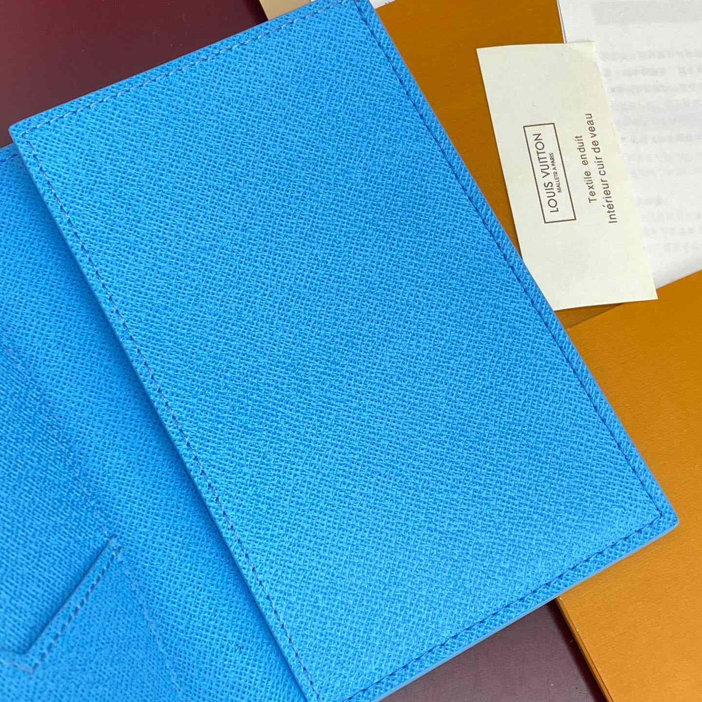 Louis Vuitton Passport Cover M14876 - FashionPlug