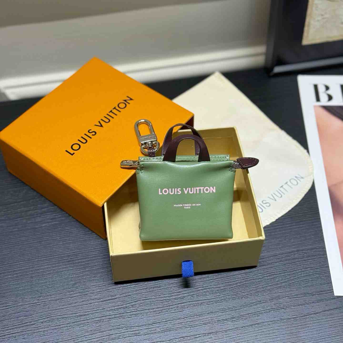 Louis Vuitton LV Mini Shopper Bag Charm M03358 - FashionPlug