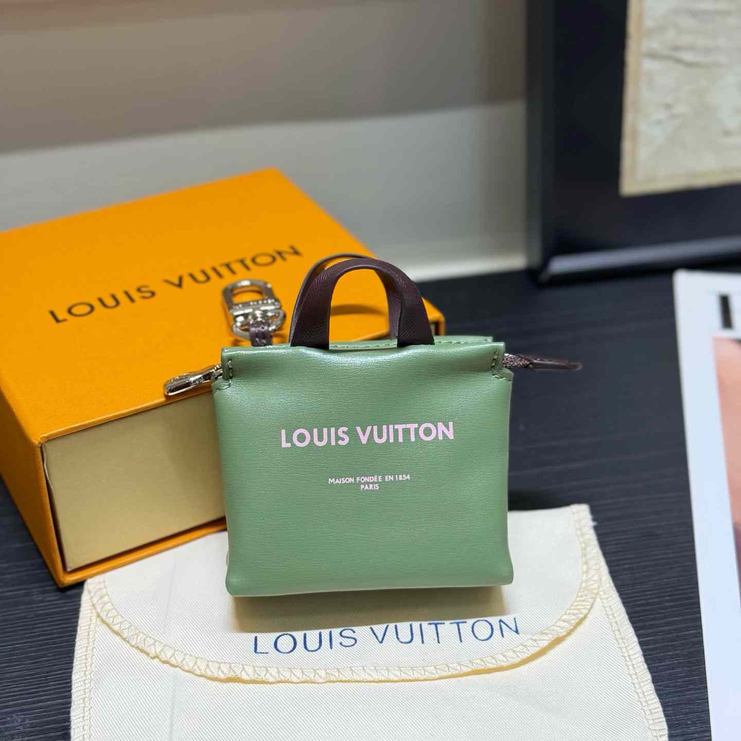 Louis Vuitton LV Mini Shopper Bag Charm M03358 - FashionPlug