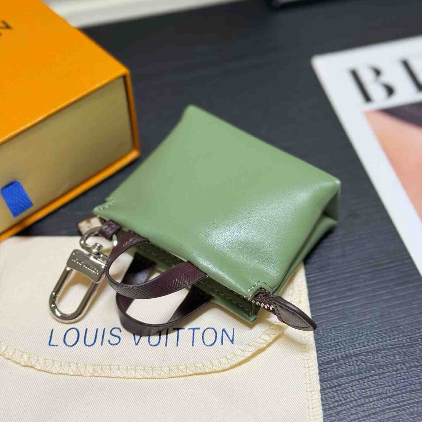 Louis Vuitton LV Mini Shopper Bag Charm M03358 - FashionPlug