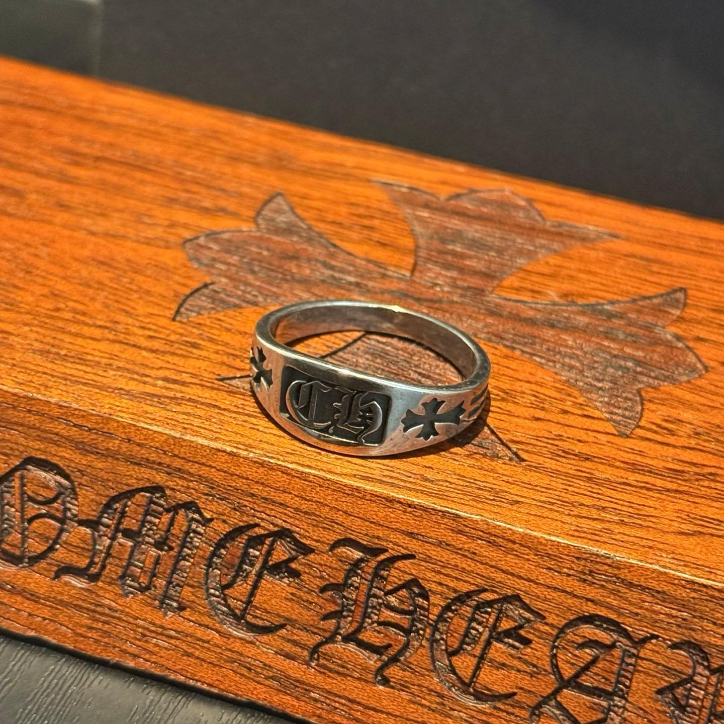 Chrome Heart Ring - FashionPlug