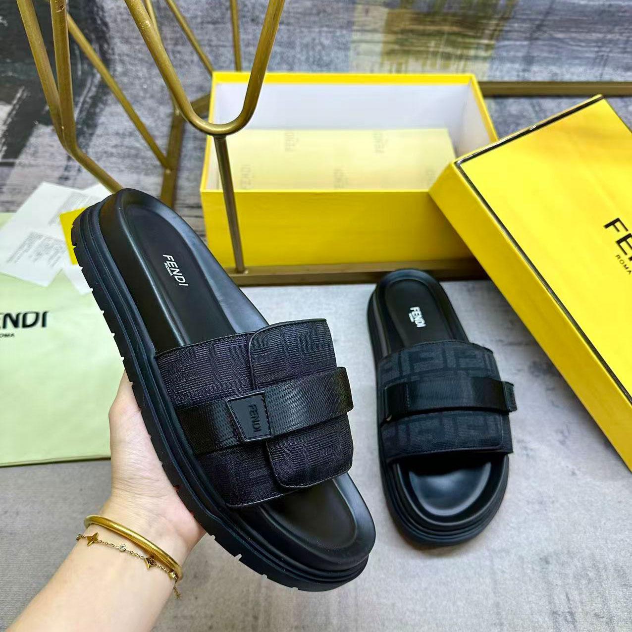 Fendi Chunky Slides - FashionPlug