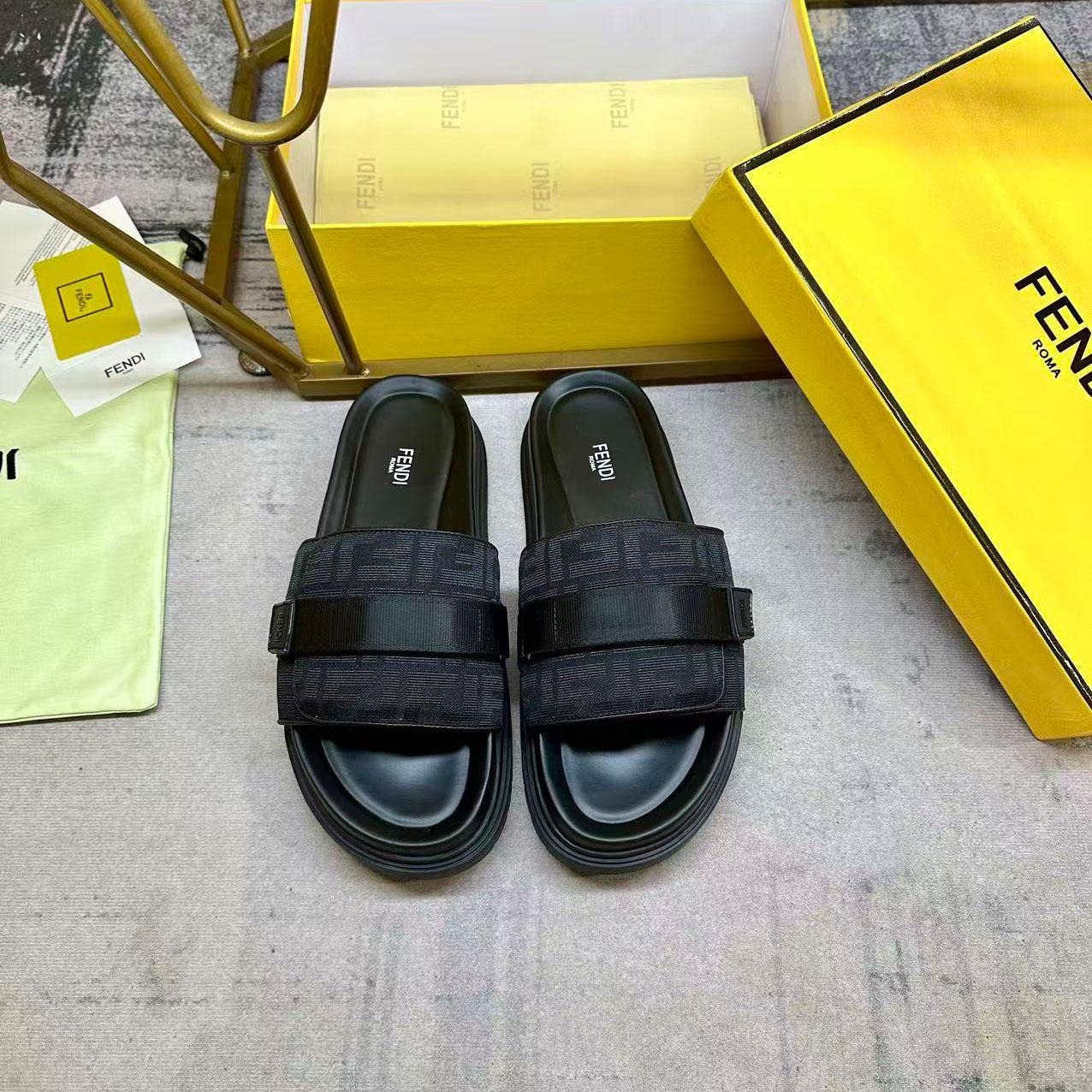 Fendi Chunky Slides - FashionPlug