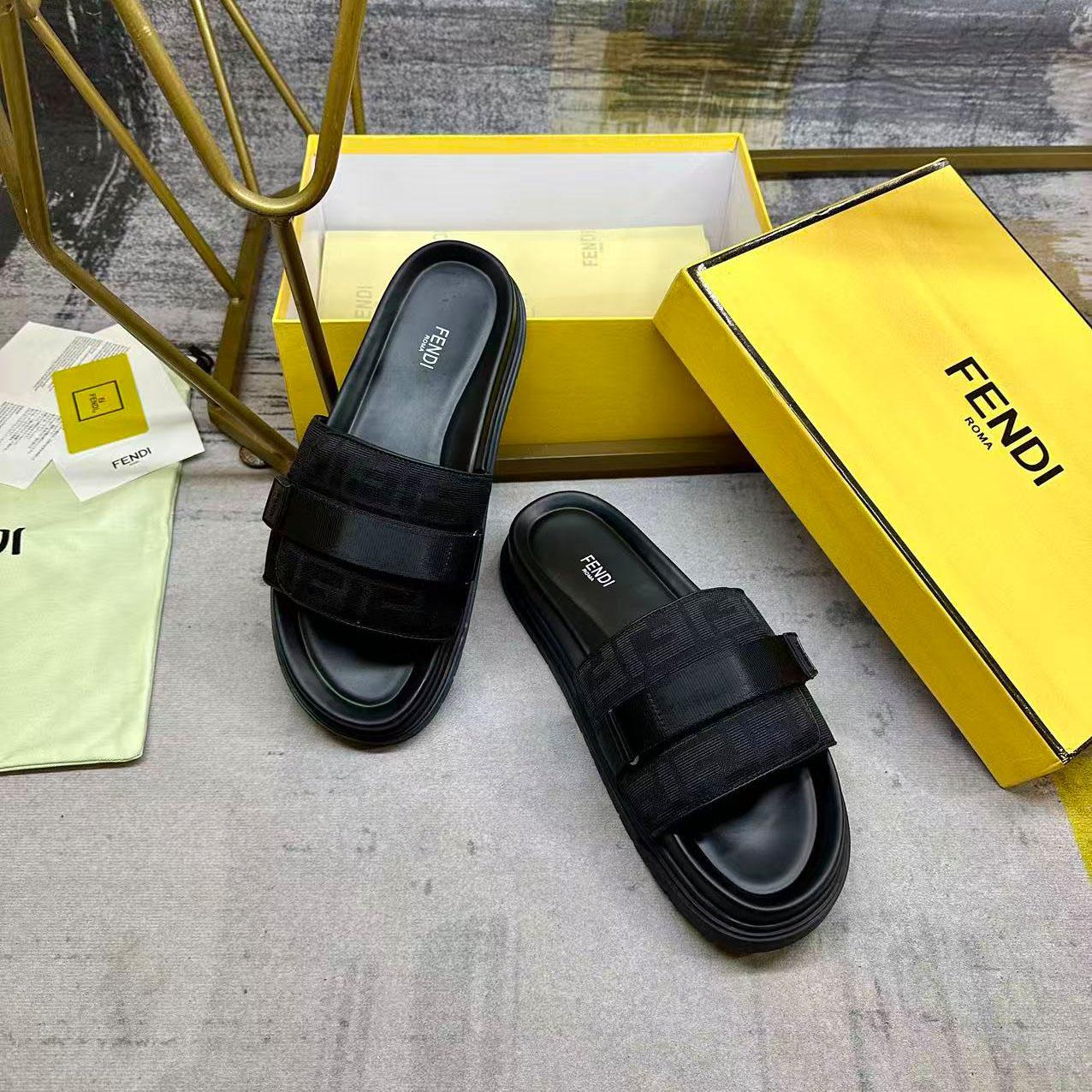 Fendi Chunky Slides - FashionPlug