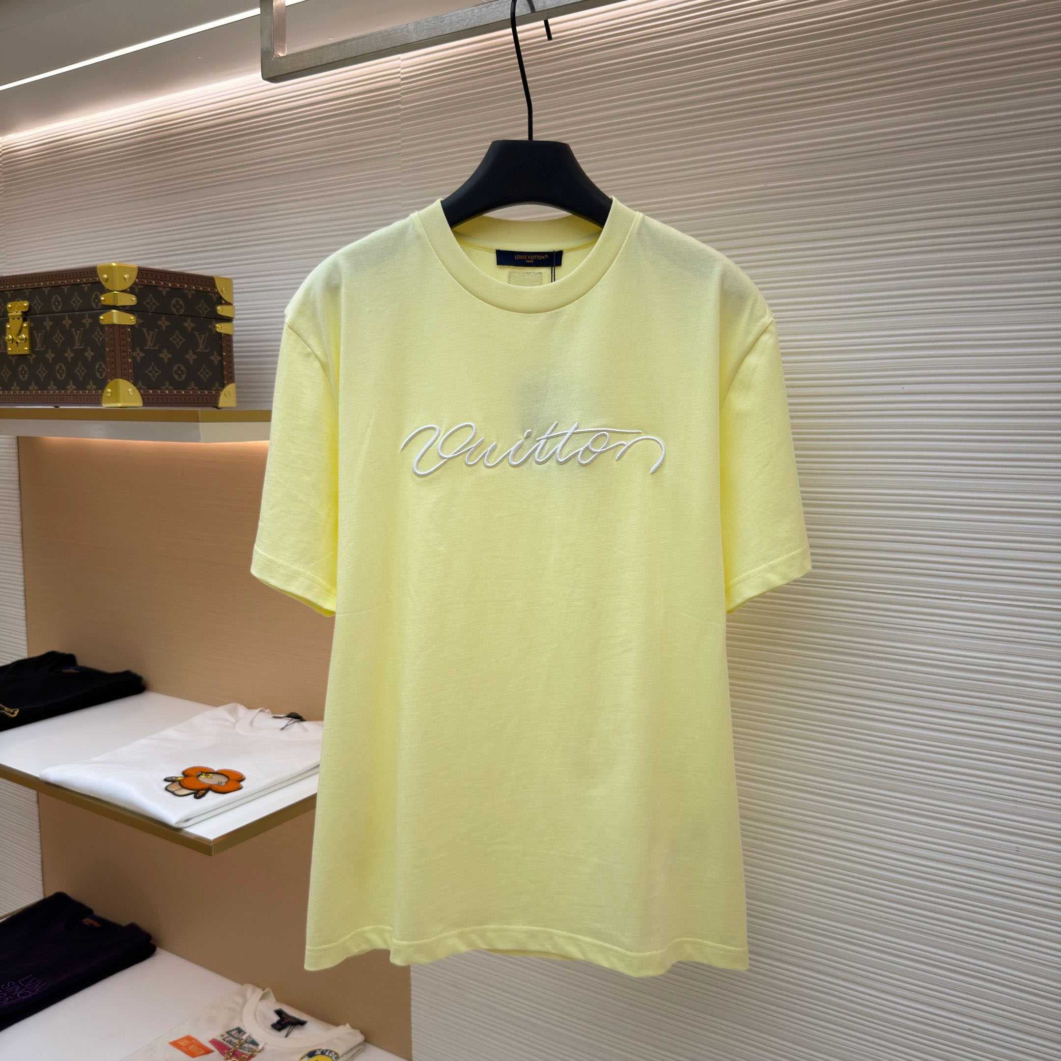 Louis Vuitton Embroidered Signature Short-Sleeved T-Shirt 1AJWY7 - FashionPlug