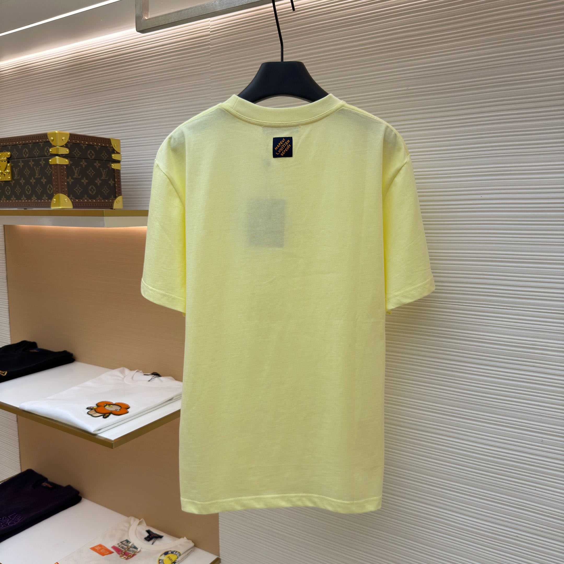 Louis Vuitton Embroidered Signature Short-Sleeved T-Shirt 1AJWY7 - FashionPlug