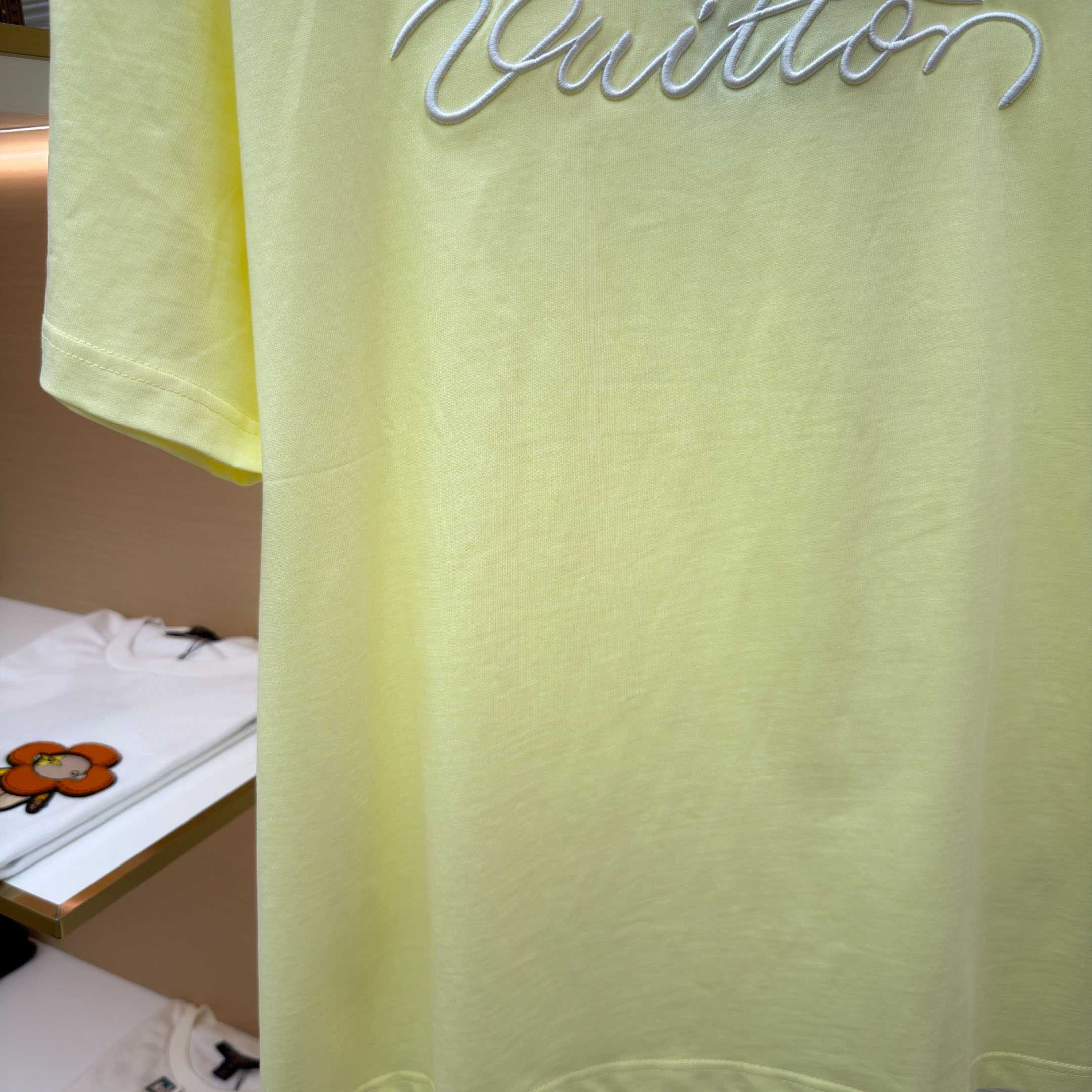 Louis Vuitton Embroidered Signature Short-Sleeved T-Shirt 1AJWY7 - FashionPlug