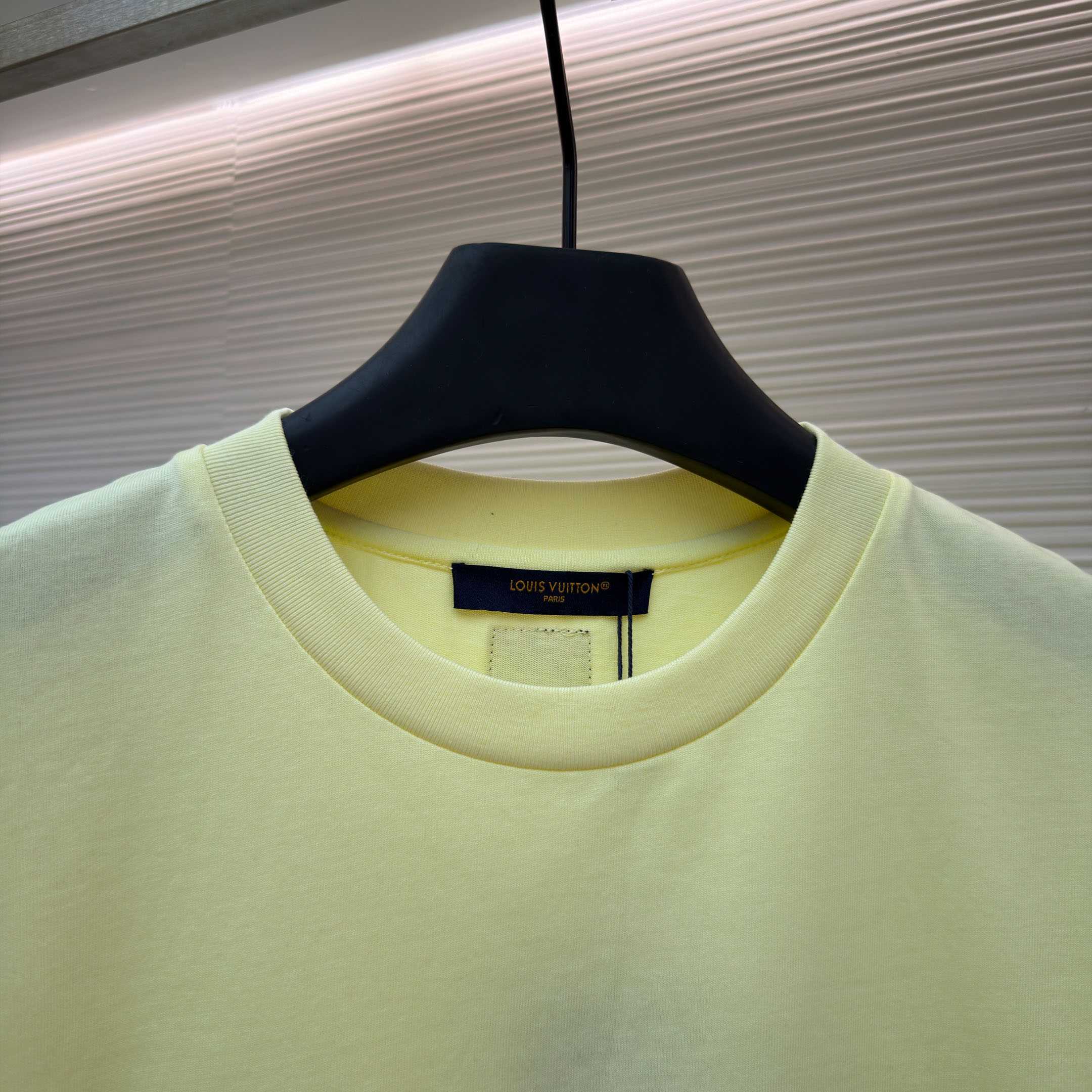 Louis Vuitton Embroidered Signature Short-Sleeved T-Shirt 1AJWY7 - FashionPlug