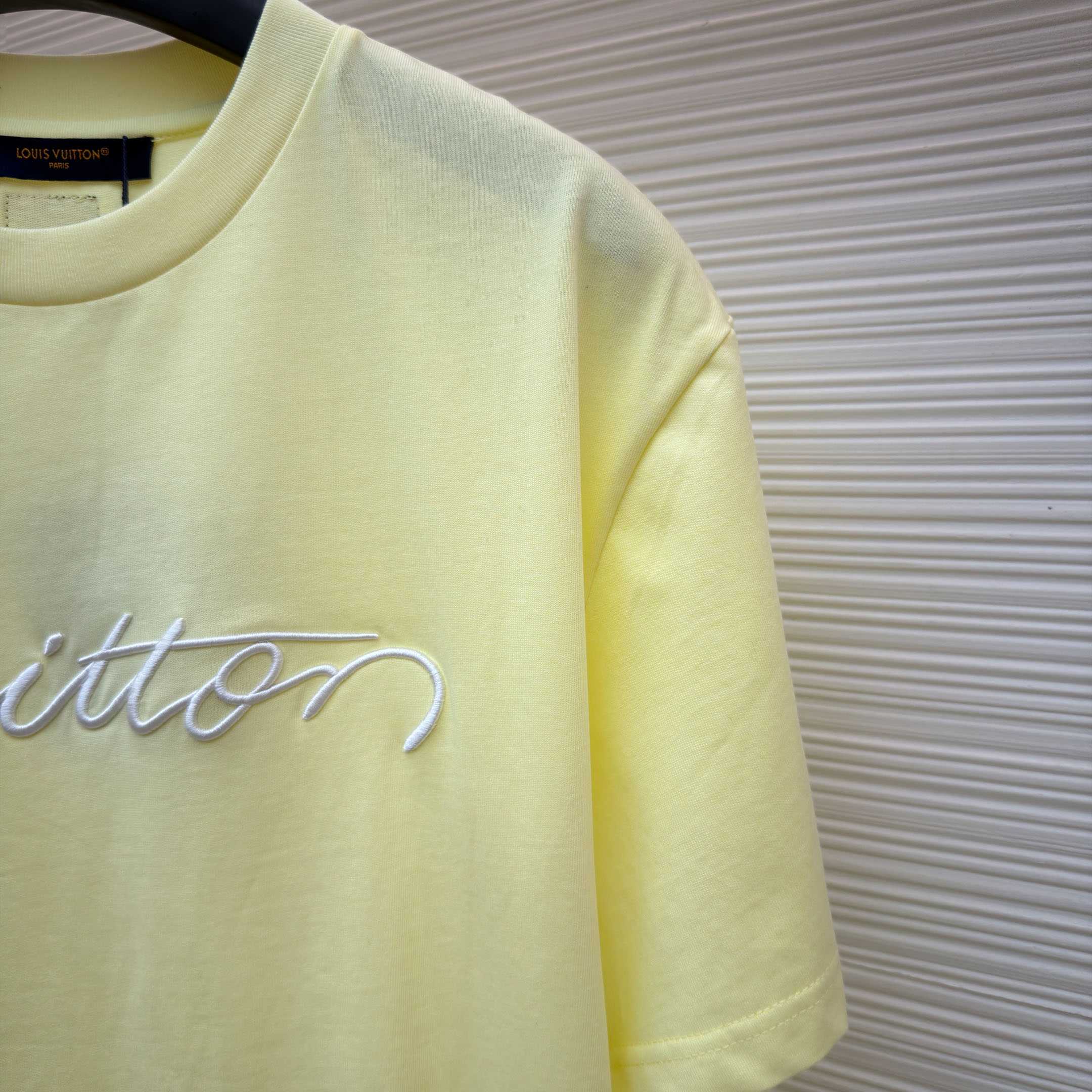 Louis Vuitton Embroidered Signature Short-Sleeved T-Shirt 1AJWY7 - FashionPlug