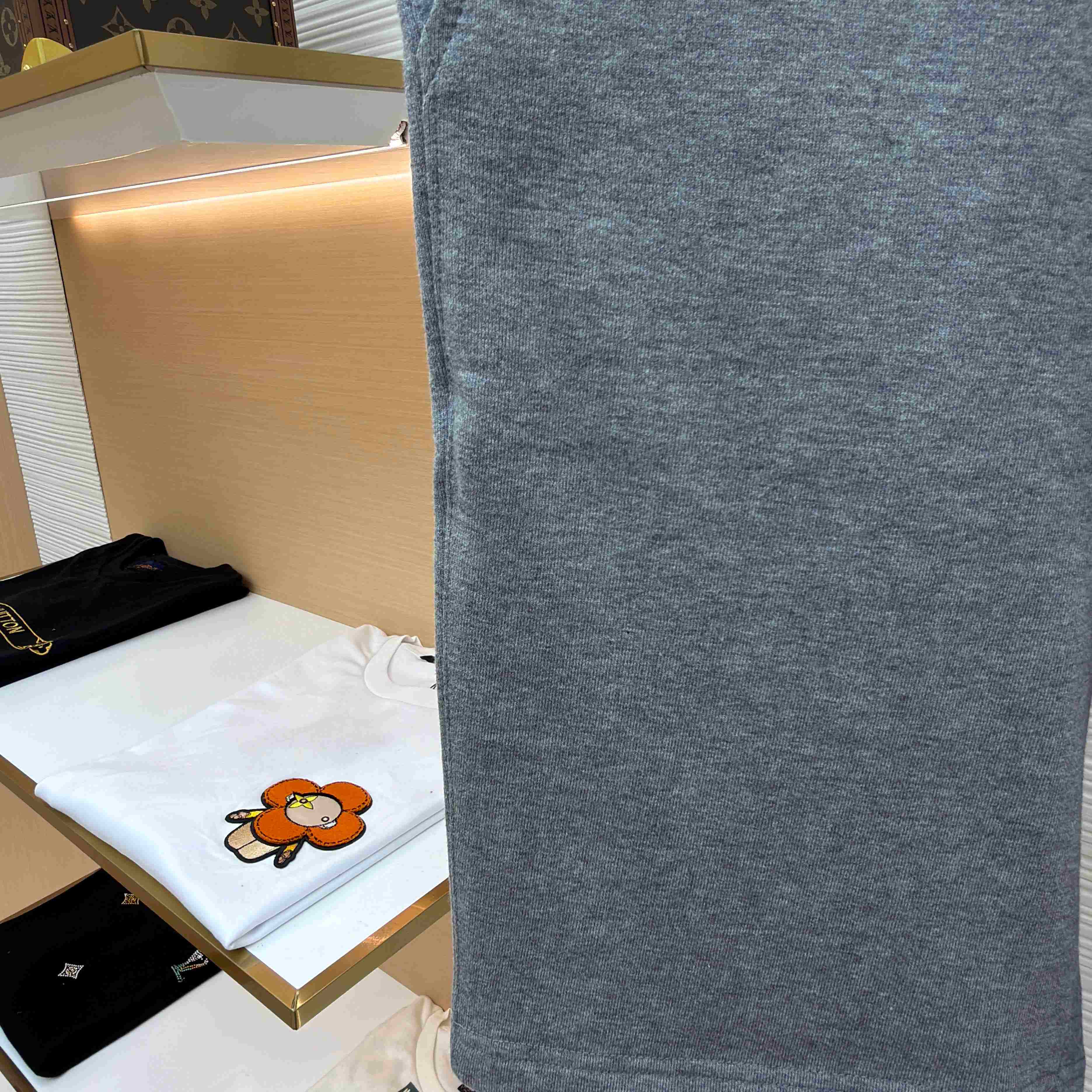 Thom Browne Classic Tonal 4 Bar Sweat Shorts - FashionPlug