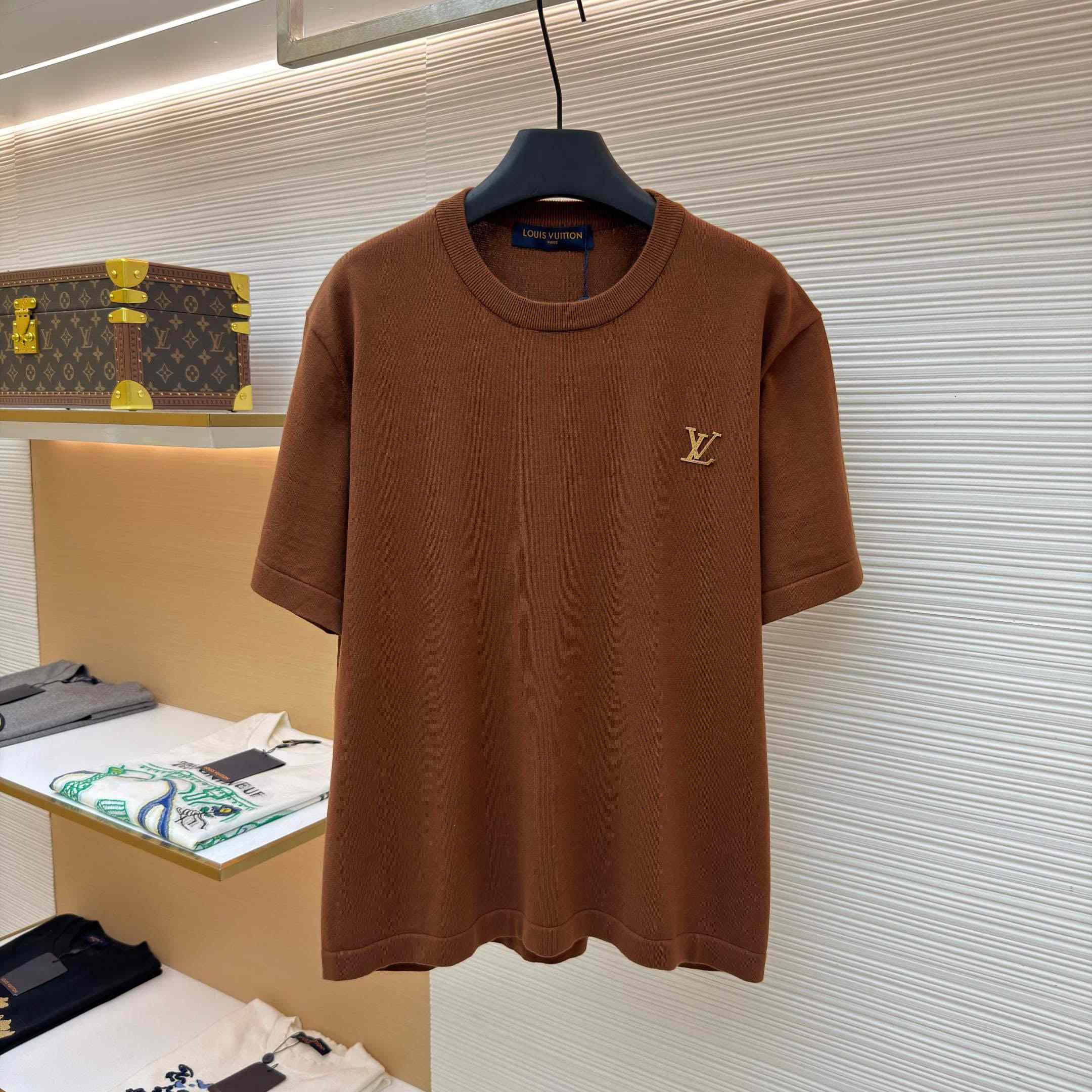 Louis Vuitton Short-Sleeved Crewneck With Signature 1AK714 - FashionPlug
