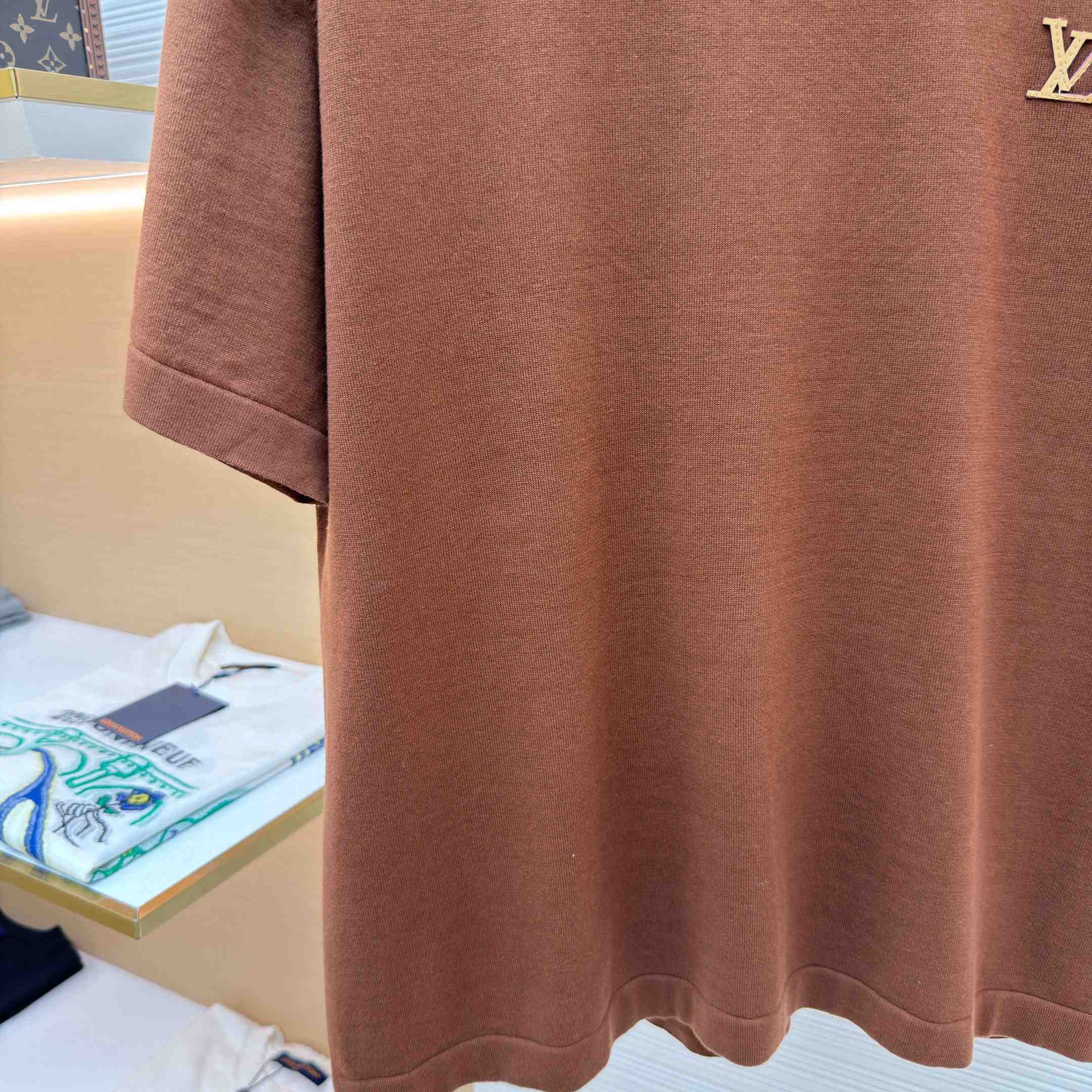 Louis Vuitton Short-Sleeved Crewneck With Signature 1AK714 - FashionPlug