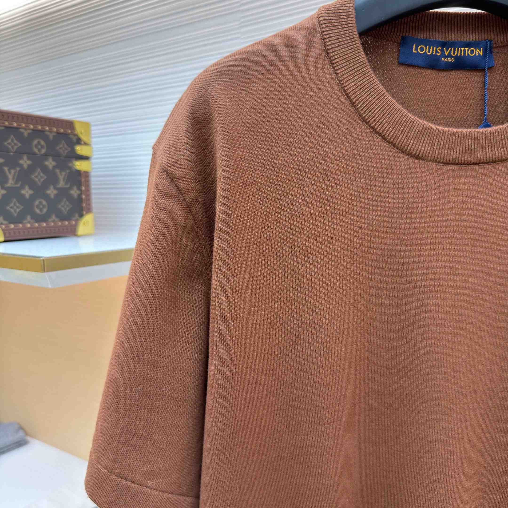 Louis Vuitton Short-Sleeved Crewneck With Signature 1AK714 - FashionPlug