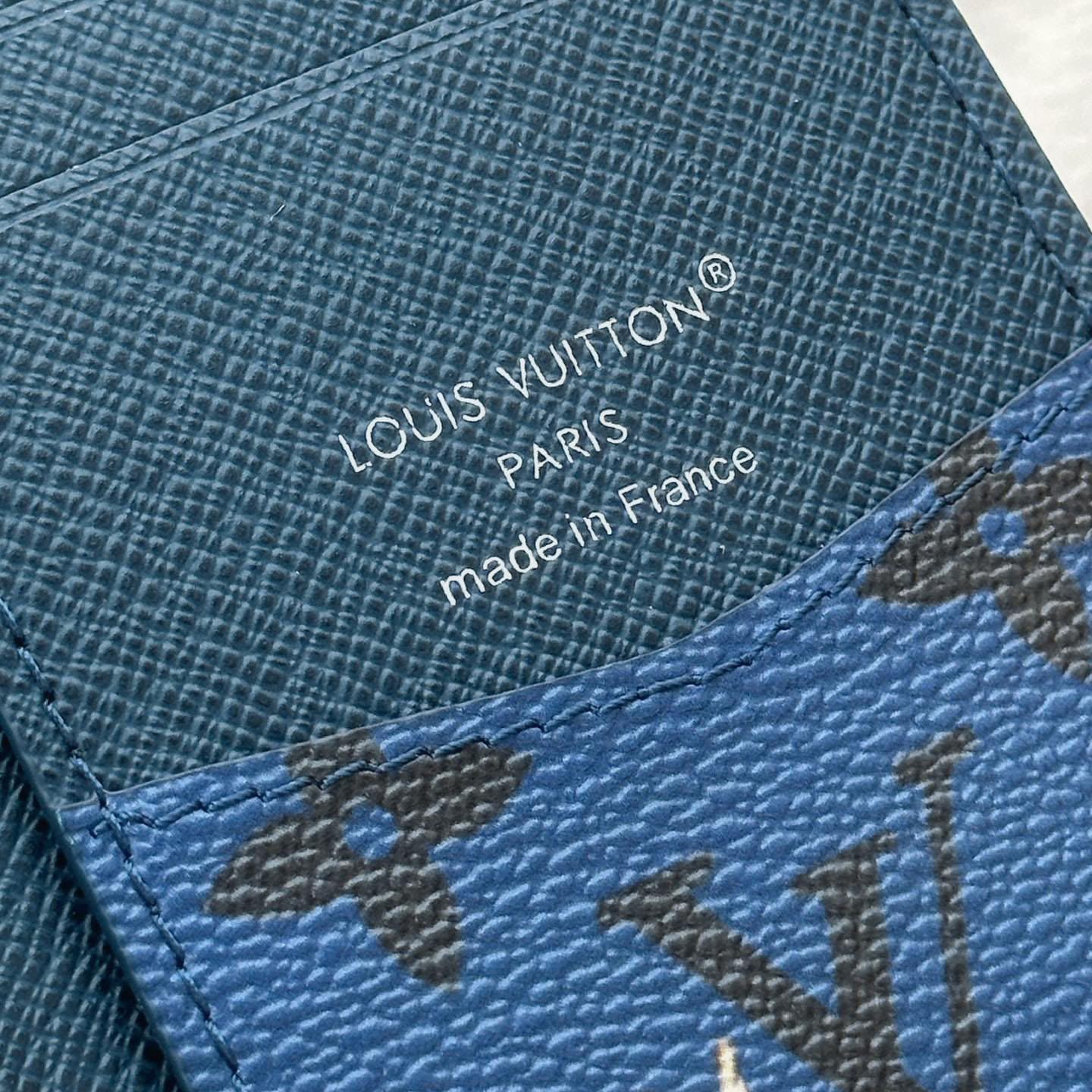 Louis Vuitton Passport Cover  M27052 - FashionPlug