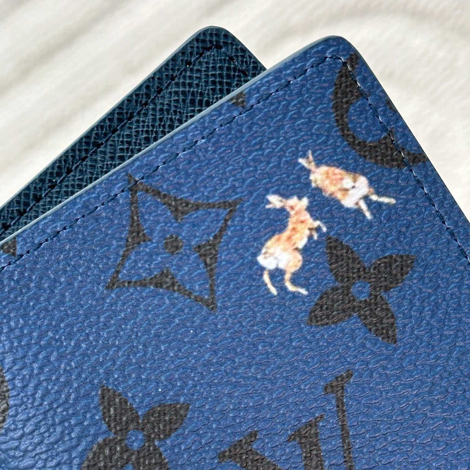 Louis Vuitton Passport Cover  M27052 - FashionPlug