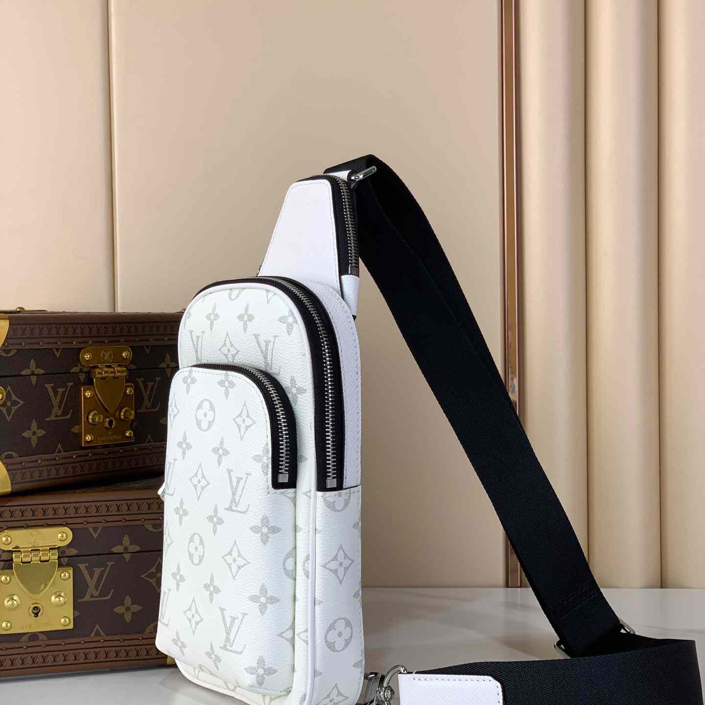 Louis Vuitton Avenue Slingbag PM   M28397 - FashionPlug