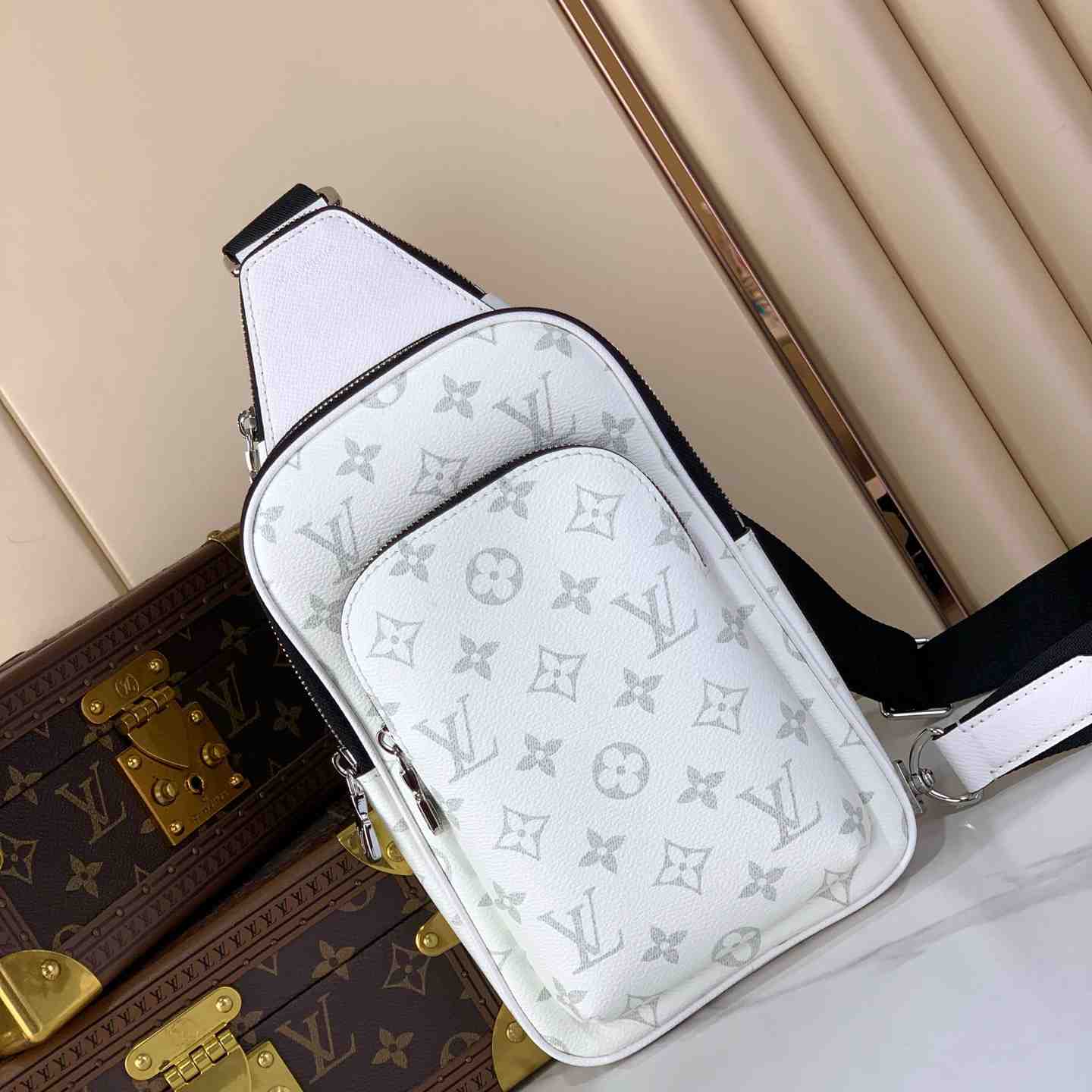 Louis Vuitton Avenue Slingbag PM   M28397 - FashionPlug