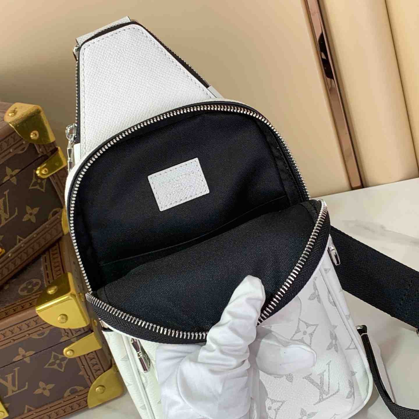 Louis Vuitton Avenue Slingbag PM   M28397 - FashionPlug