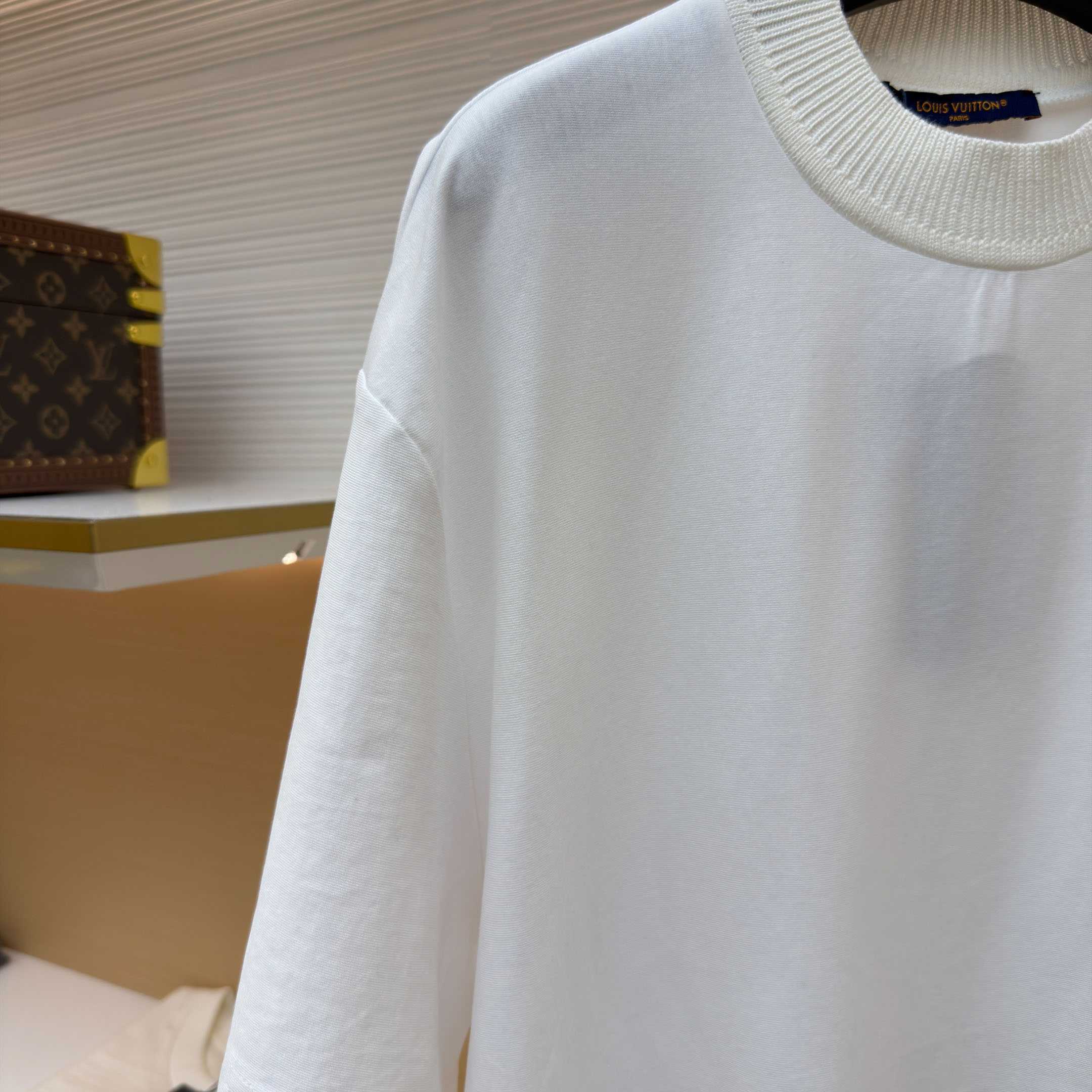 Louis Vuitton Signature T-Shirt 1AIKCE - FashionPlug