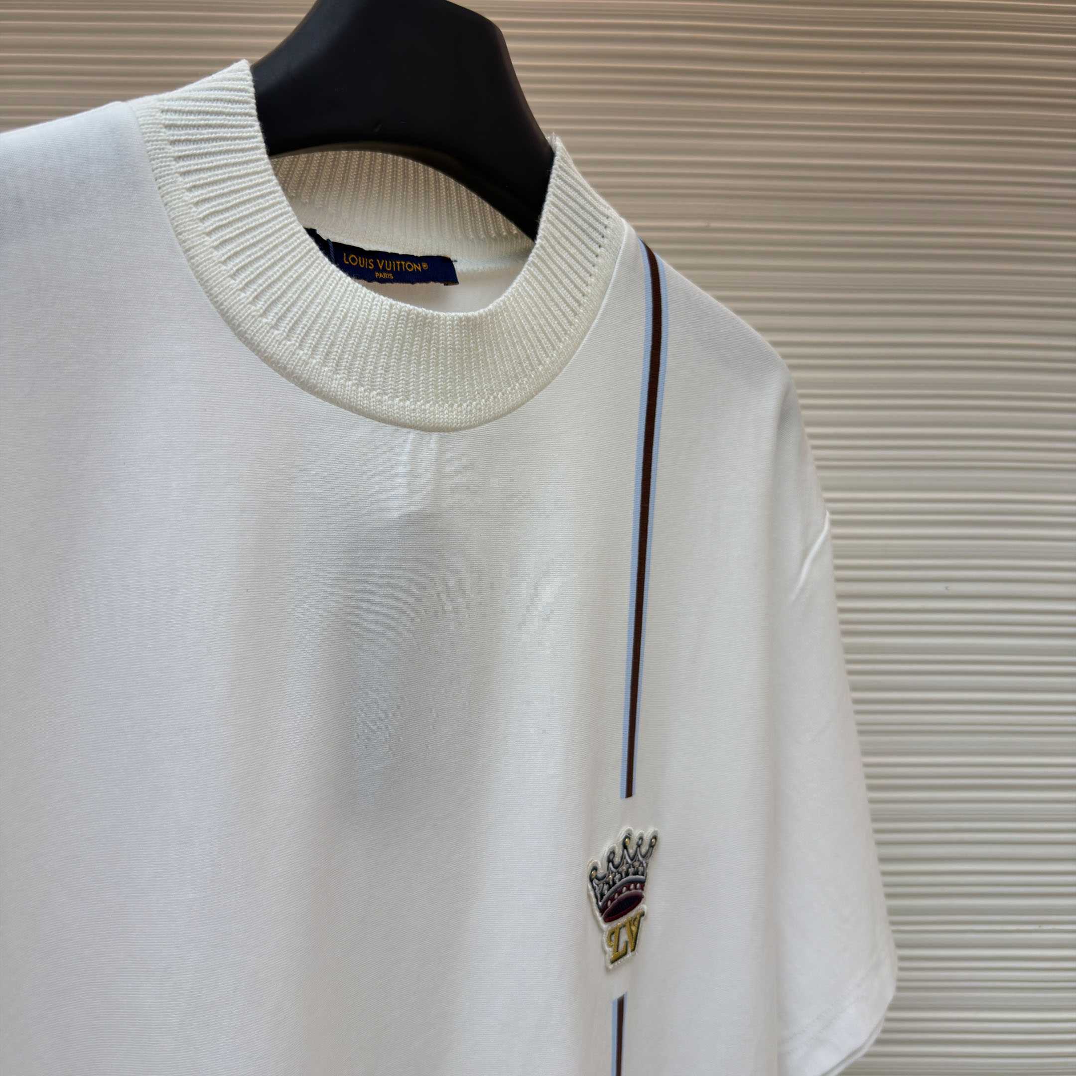 Louis Vuitton Signature T-Shirt 1AIKCE - FashionPlug