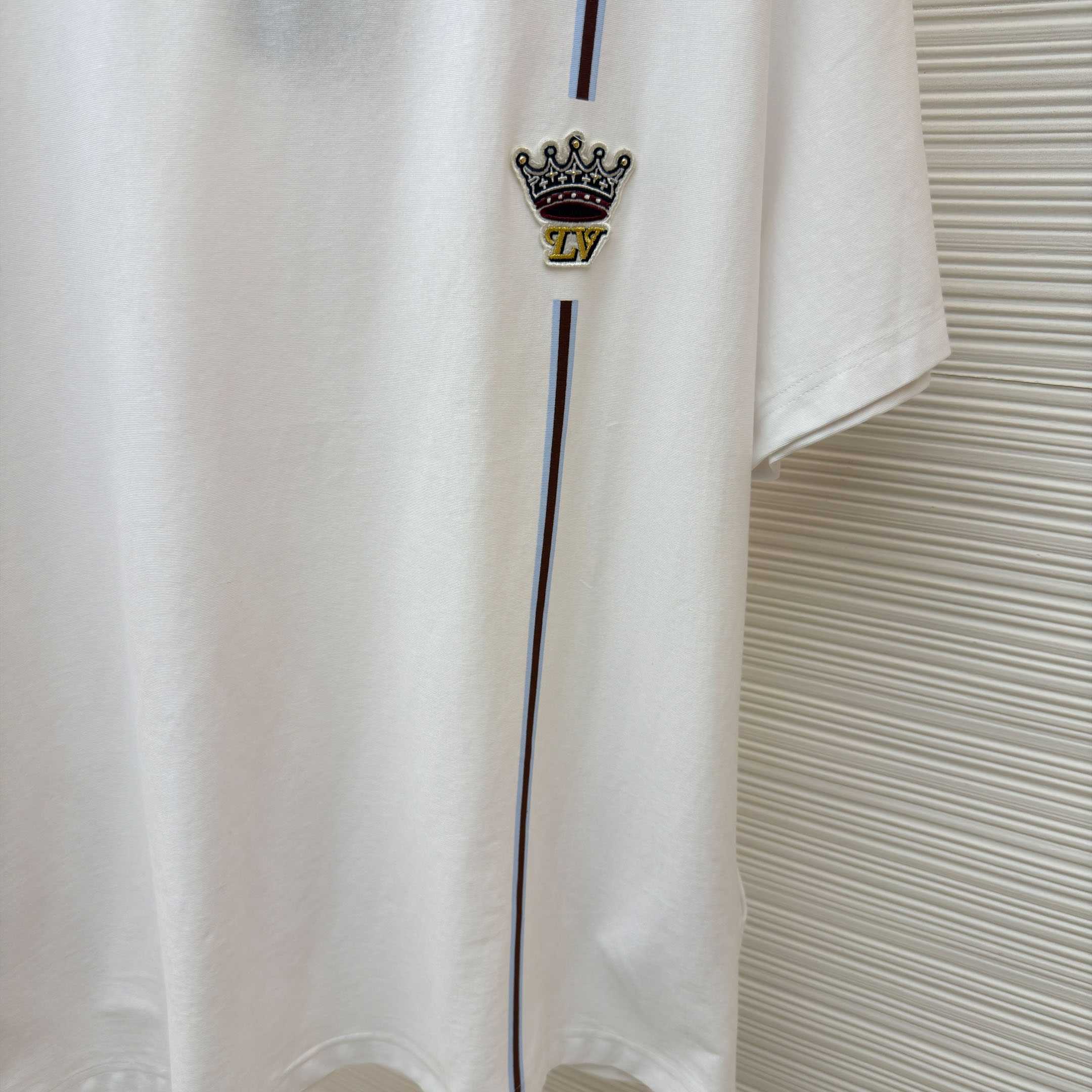 Louis Vuitton Signature T-Shirt 1AIKCE - FashionPlug