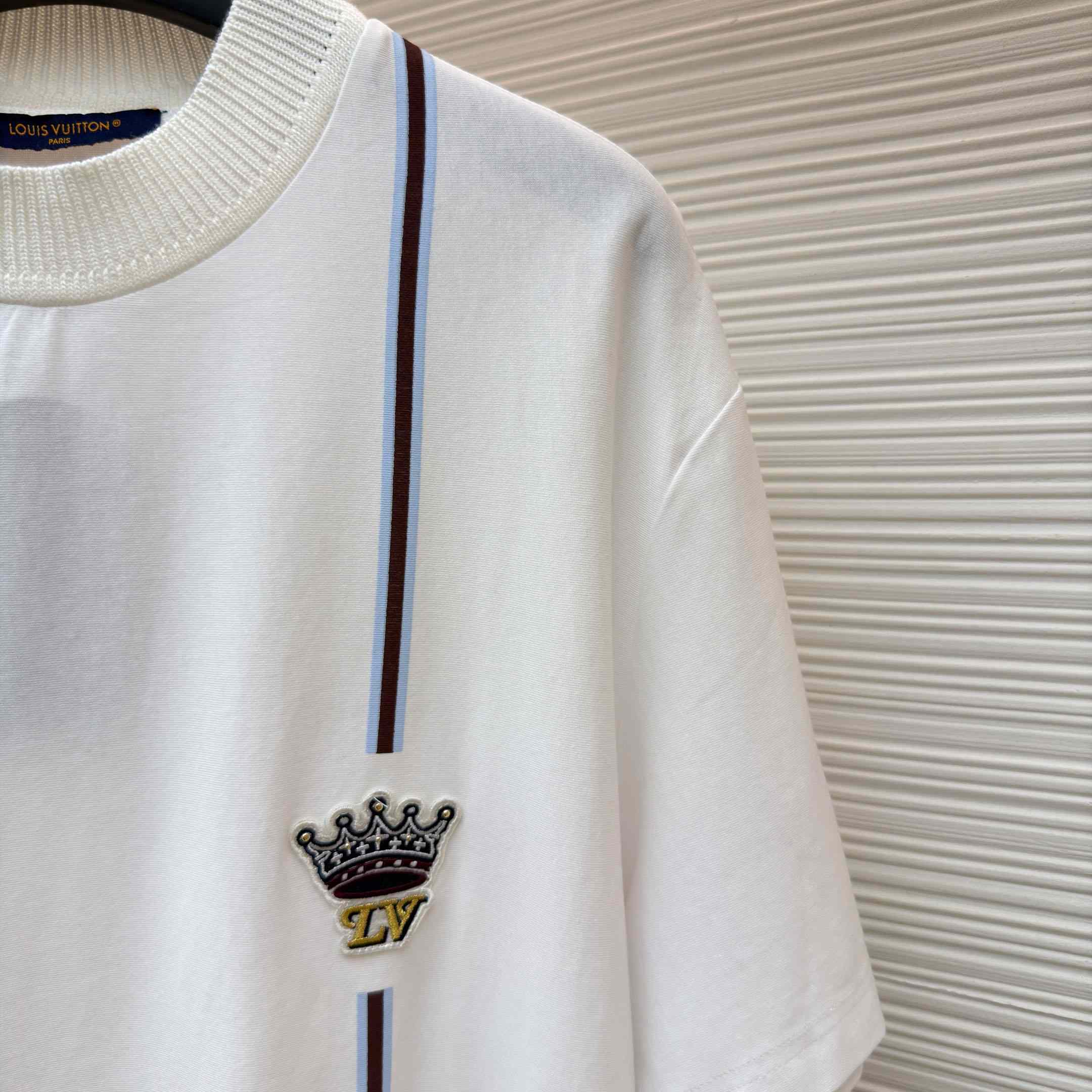 Louis Vuitton Signature T-Shirt 1AIKCE - FashionPlug
