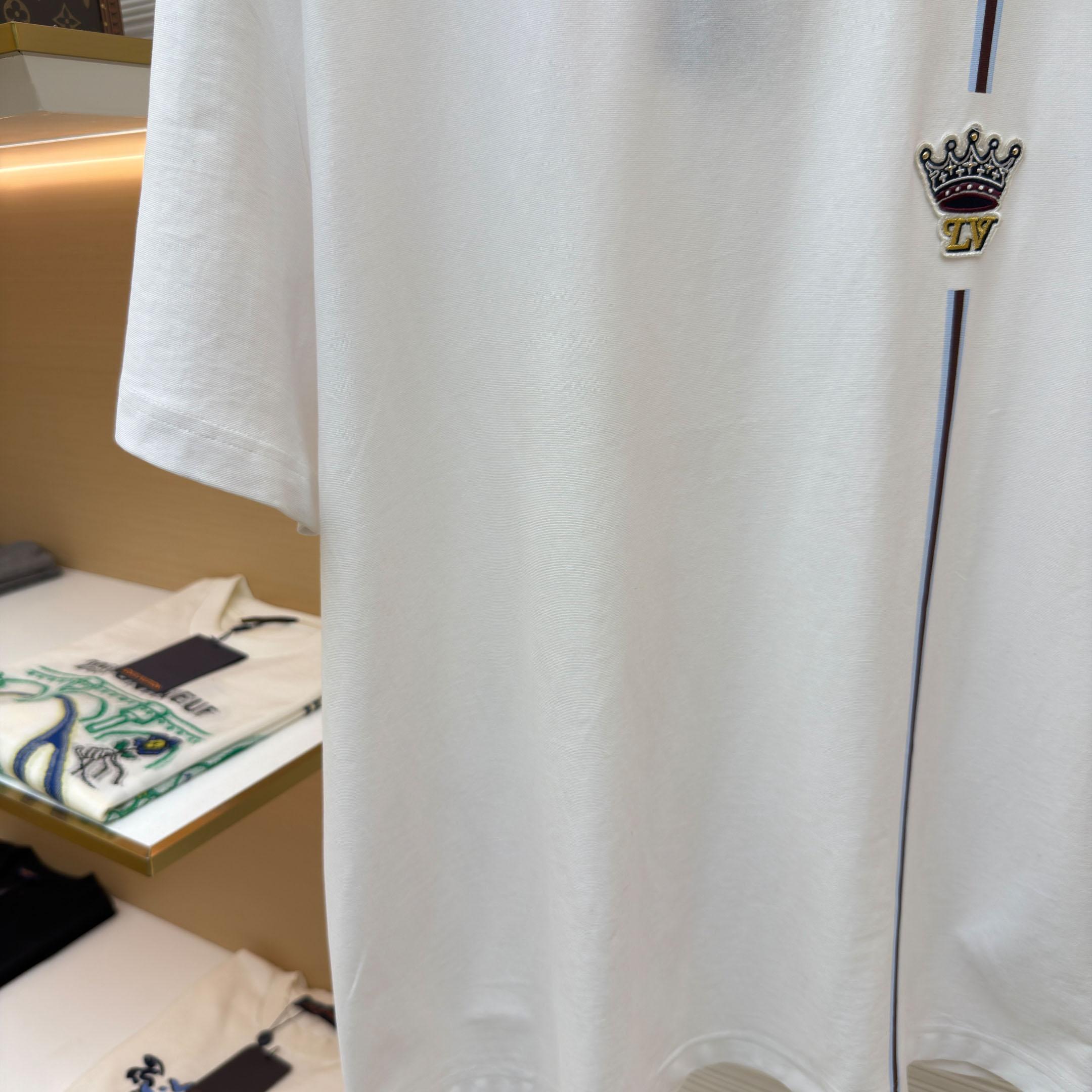 Louis Vuitton Signature T-Shirt 1AIKCE - FashionPlug