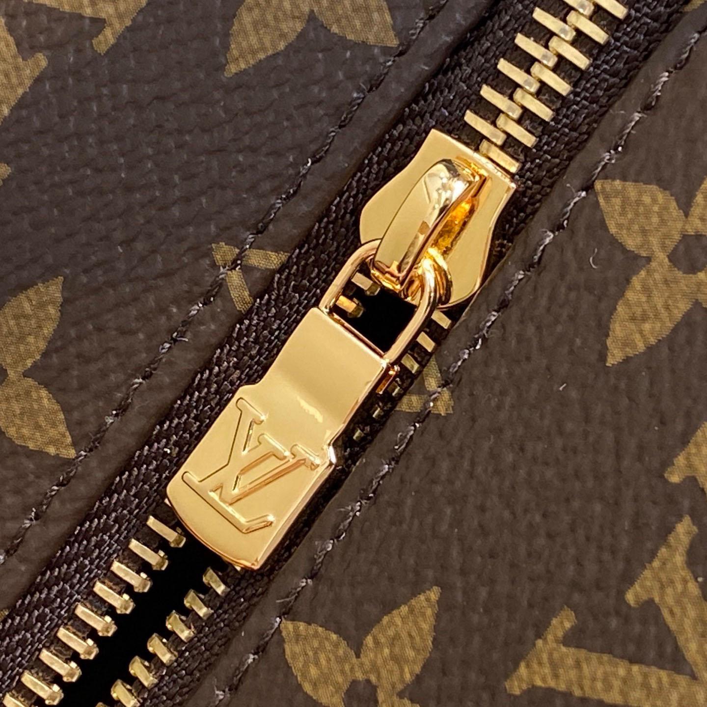 Louis Vuitton Cruiser Toiletry Bag M15350 - FashionPlug