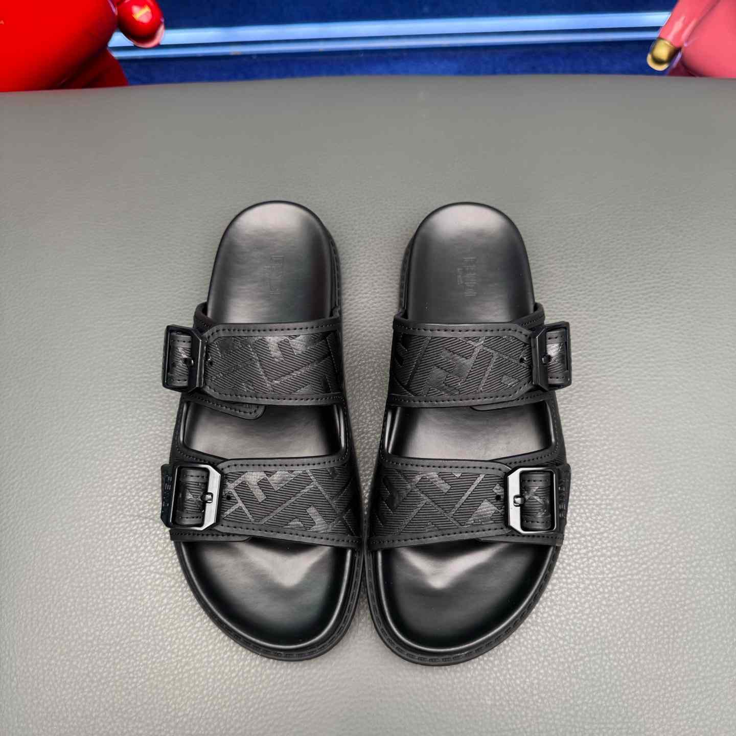 Fendi Feel Logo Sandals - FashionPlug