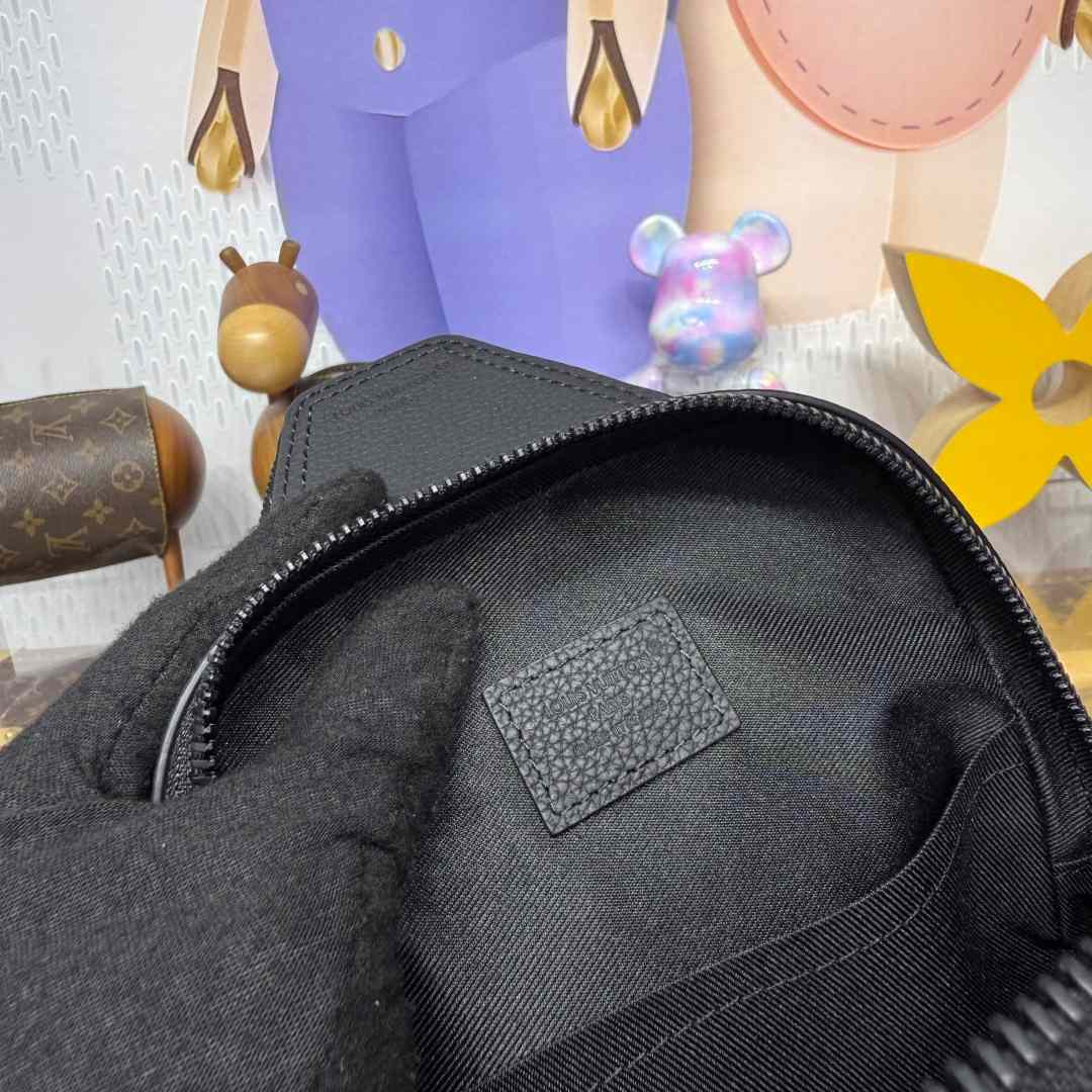 Louis Vuitton Avenue Slingbag PM   M15255 - FashionPlug