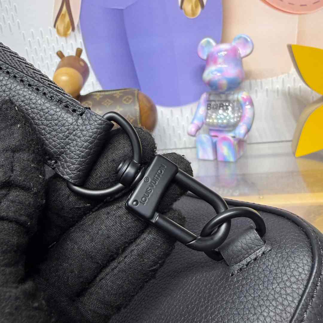 Louis Vuitton Avenue Slingbag PM   M15255 - FashionPlug