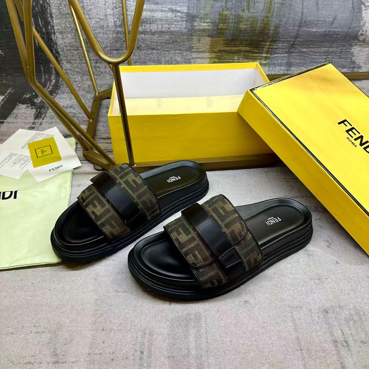 Fendi Chunky Slides - FashionPlug