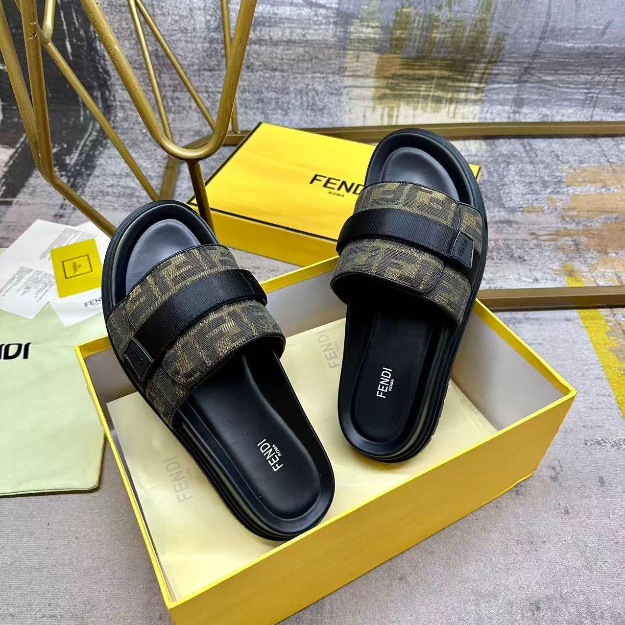 Fendi Chunky Slides - FashionPlug