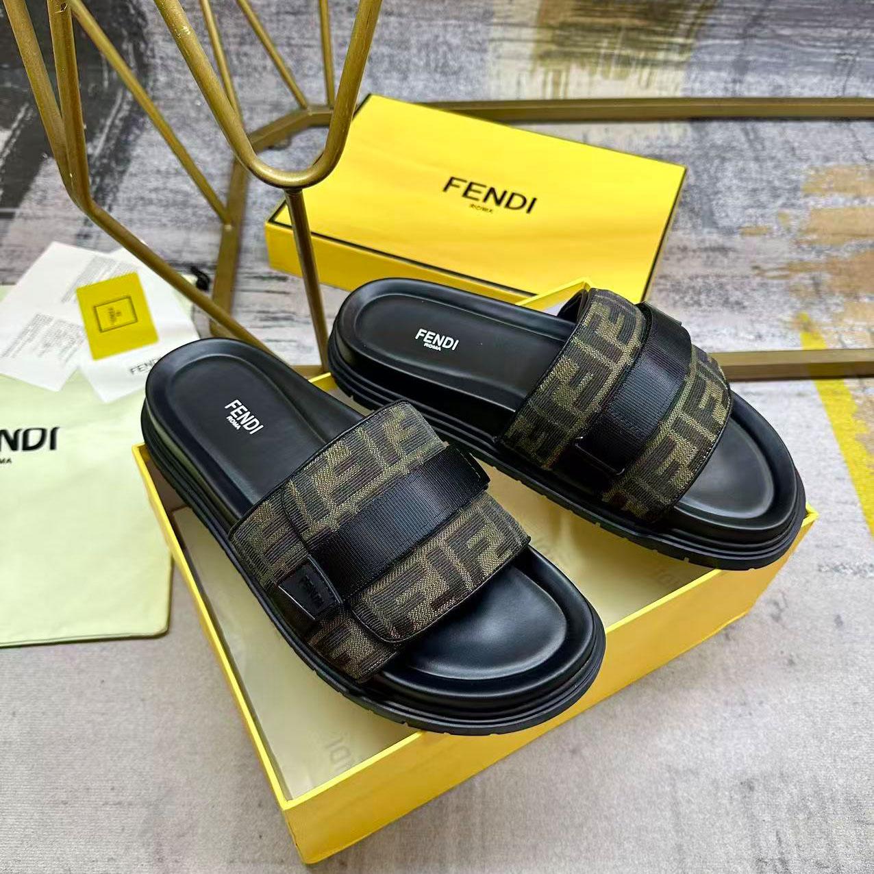 Fendi Chunky Slides - FashionPlug