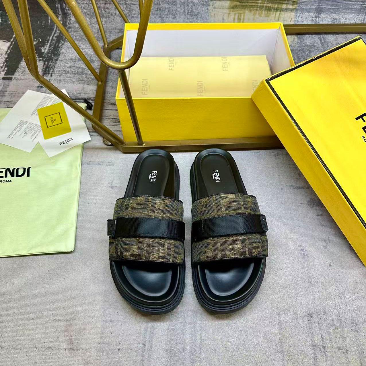 Fendi Chunky Slides - FashionPlug