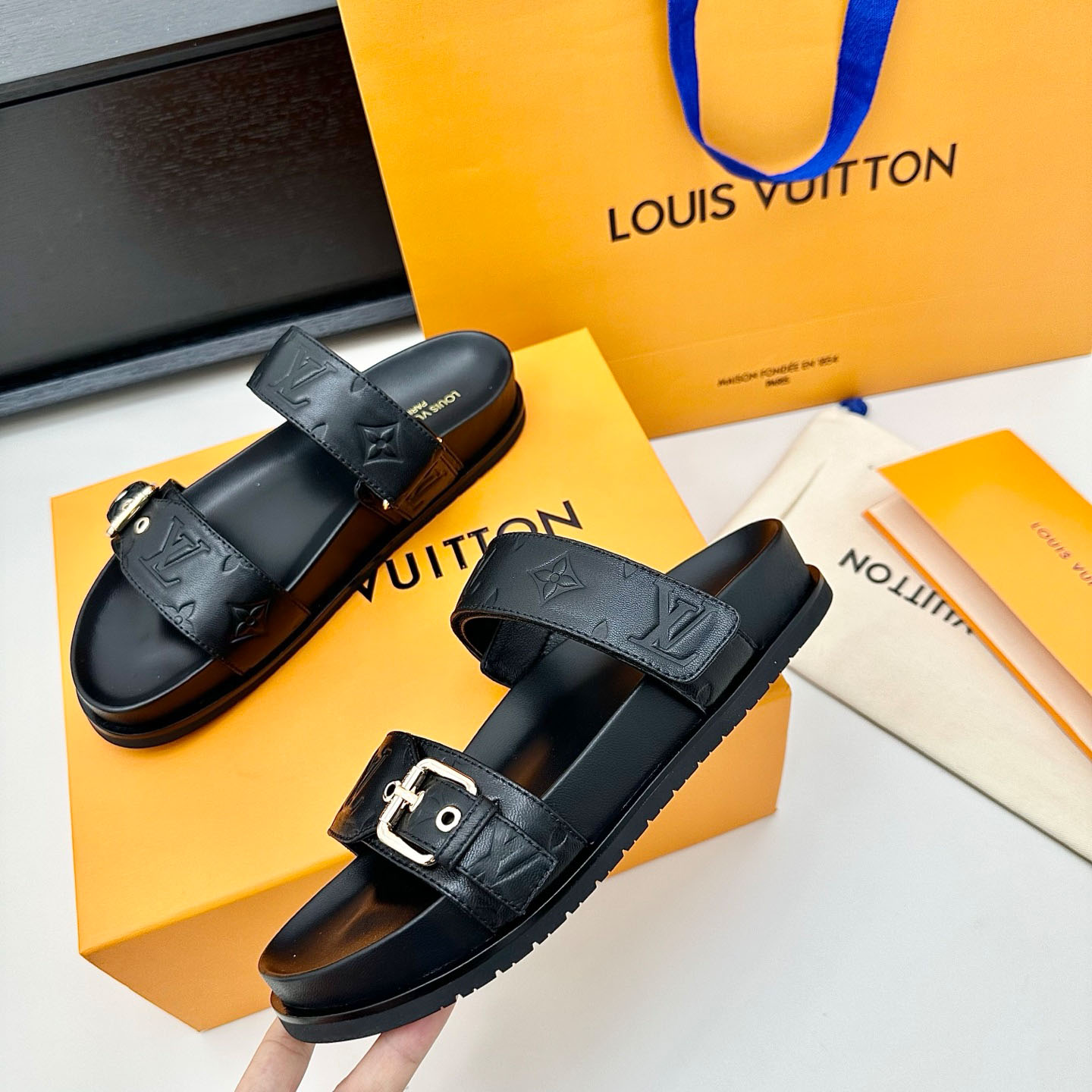 Louis Vuitton Bom Dia Flat Comfort Mule 1ABVNF - FashionPlug