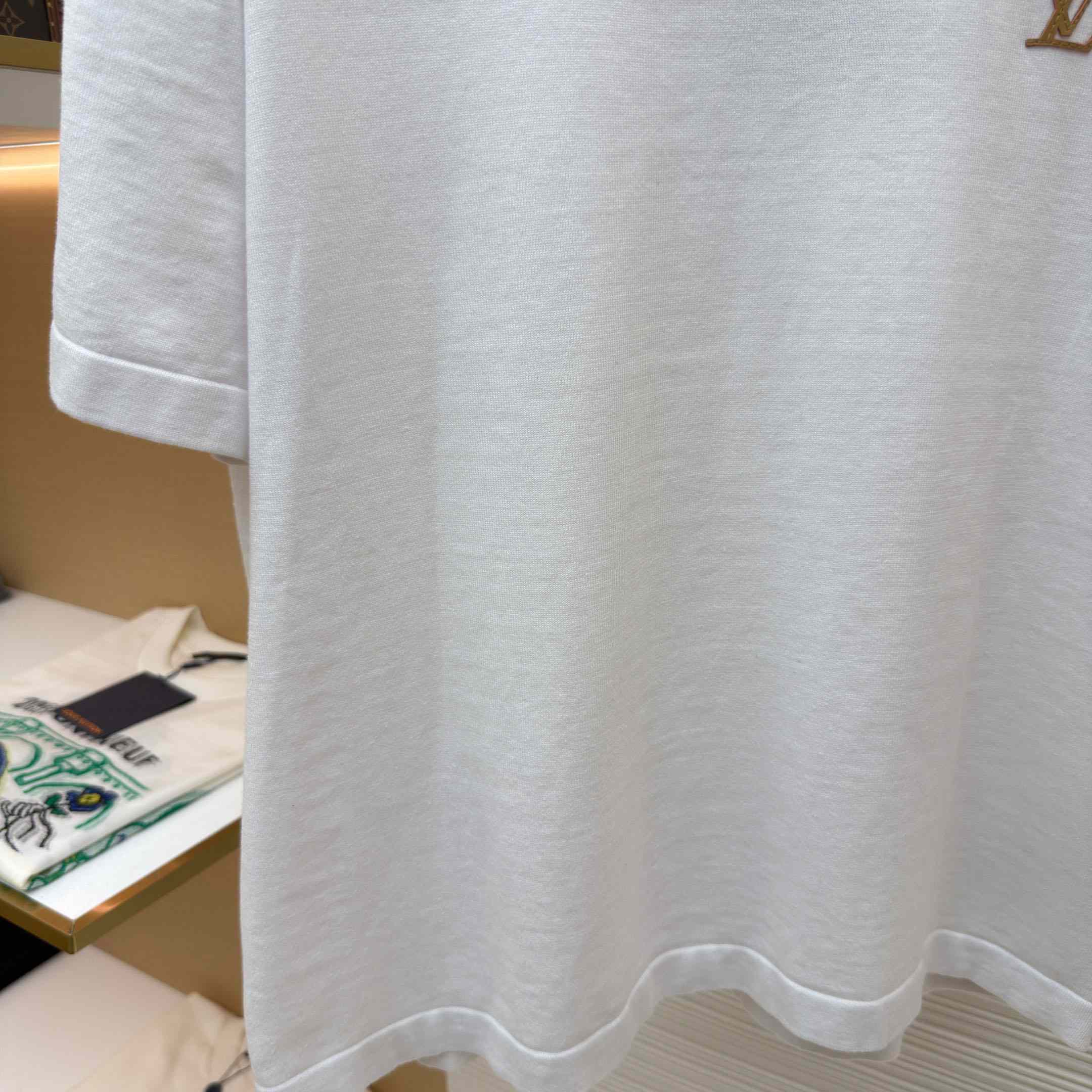 Louis Vuitton Short-Sleeved Crewneck With Signature 1AK70O - FashionPlug