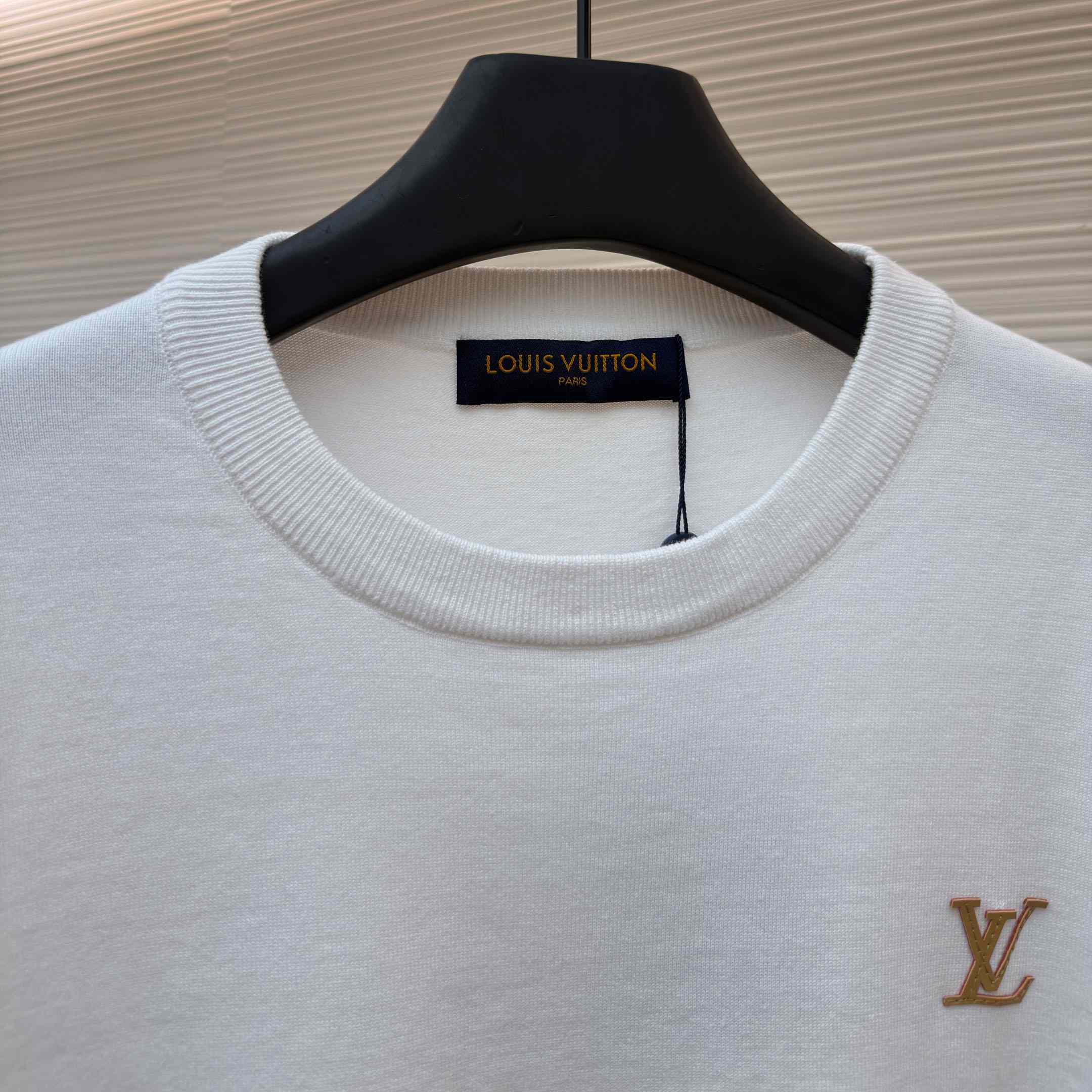 Louis Vuitton Short-Sleeved Crewneck With Signature 1AK70O - FashionPlug