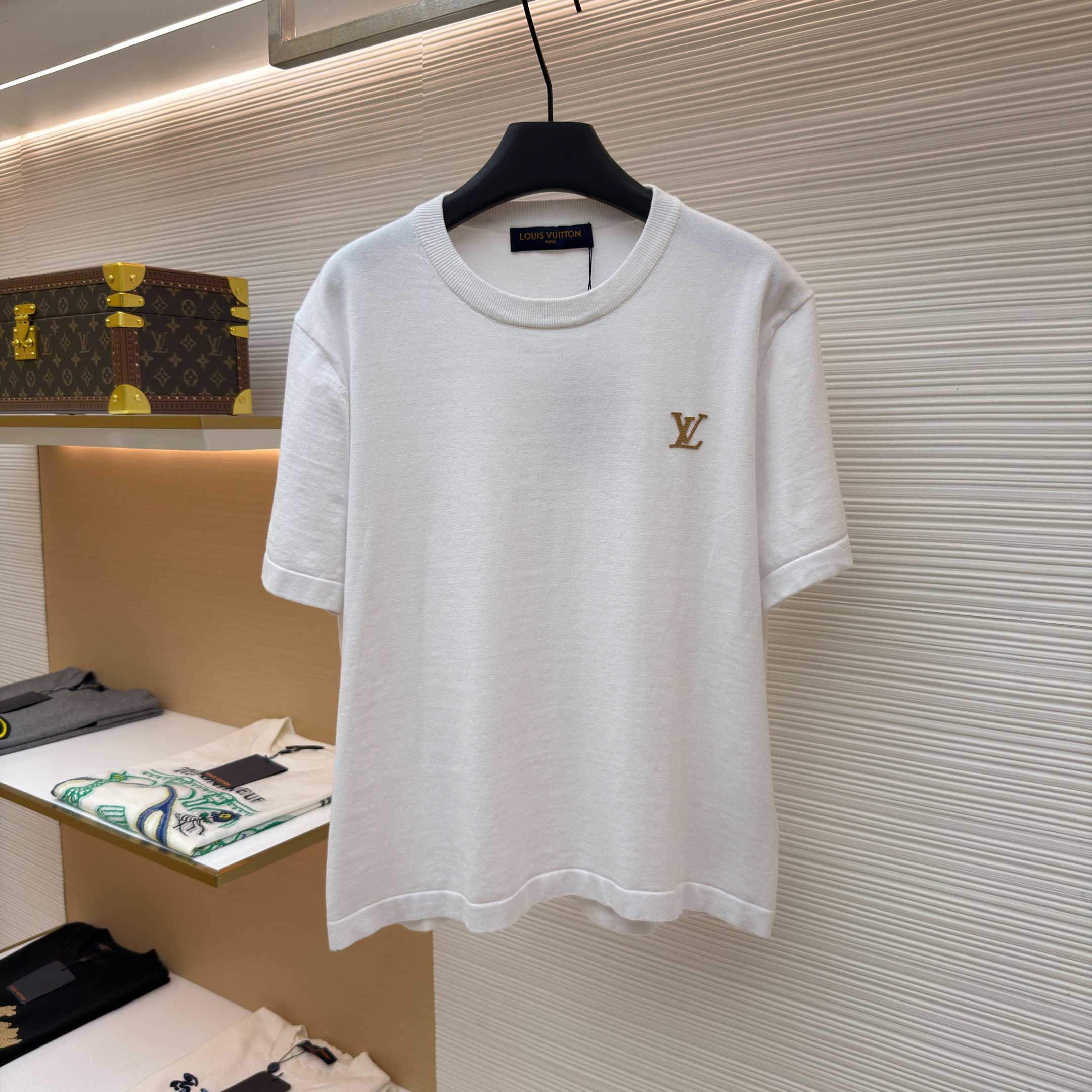 Louis Vuitton Short-Sleeved Crewneck With Signature 1AK70O - FashionPlug