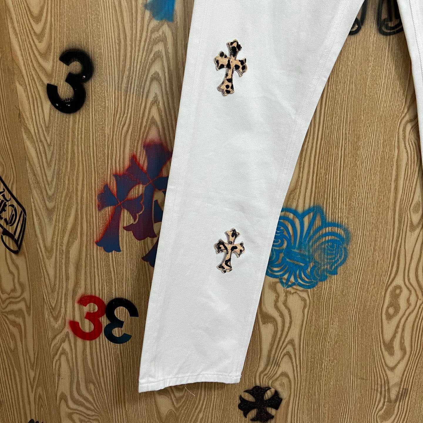Chrome Hearts Levi's 501 Leopard Cross Patch White Jeans - FashionPlug